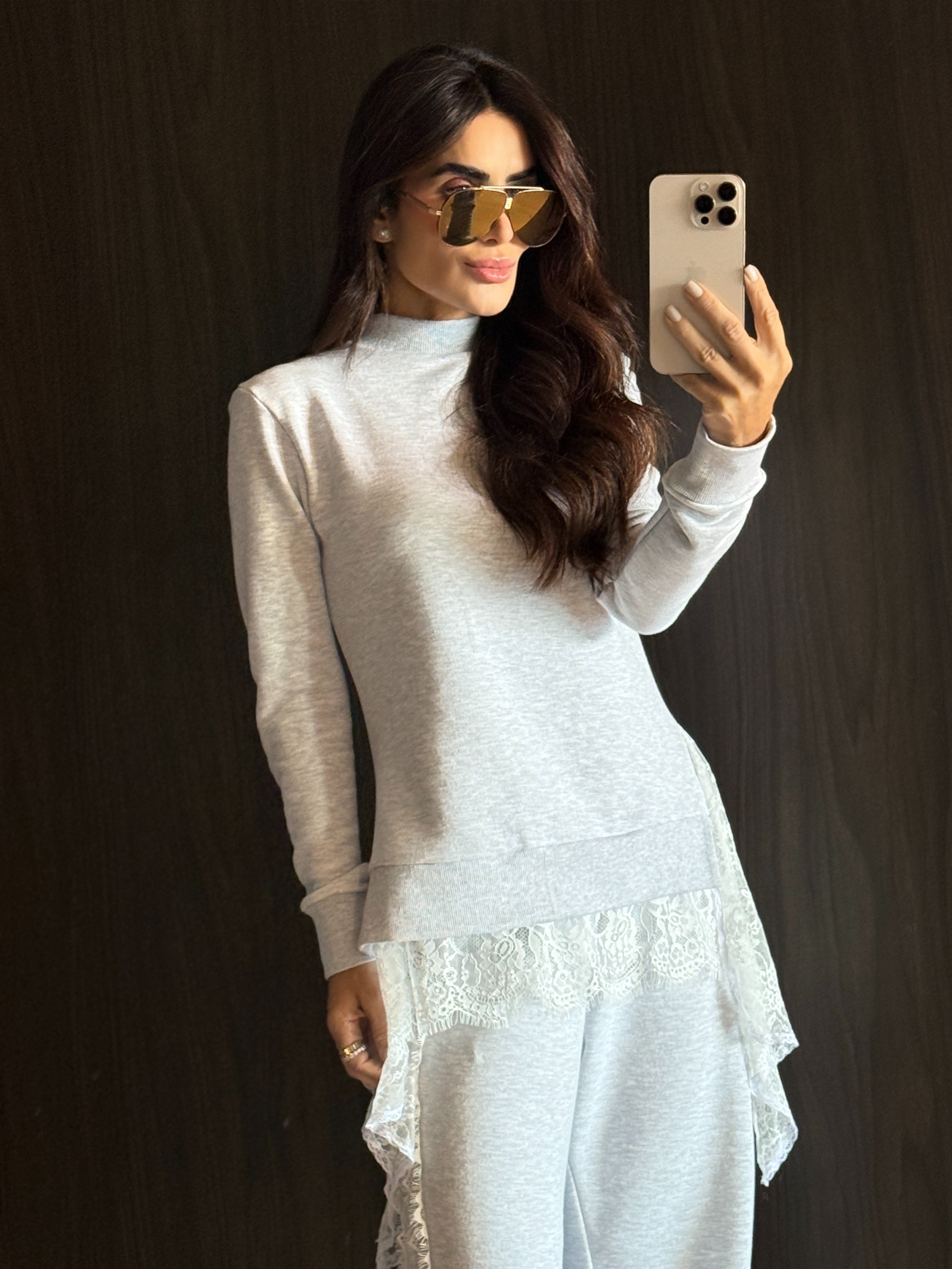 Conjunto Moletom Calça Pantalona e Detalhes em Renda