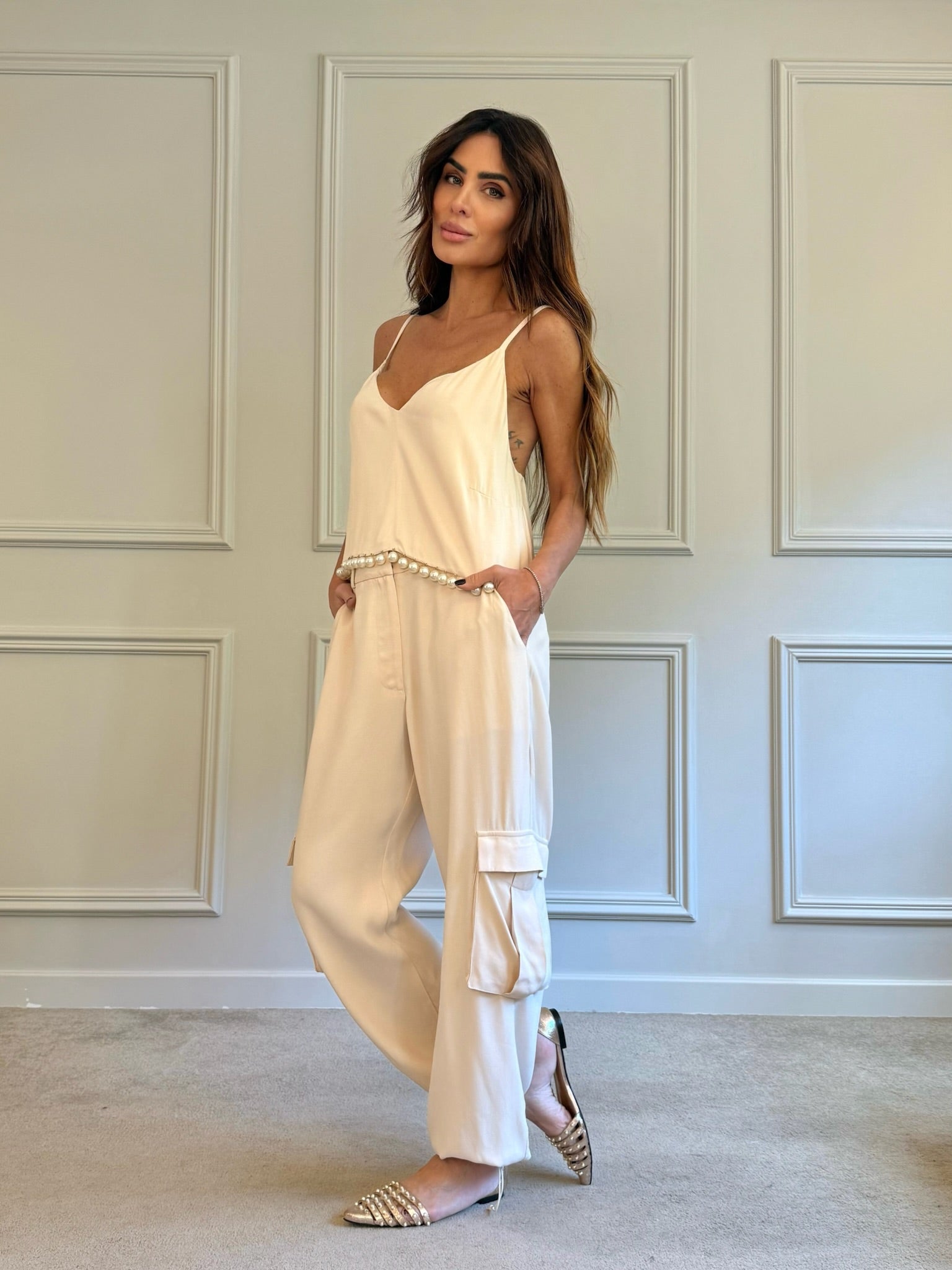 Calça De Crepe Com Regulagem Na Perna E Bolsos