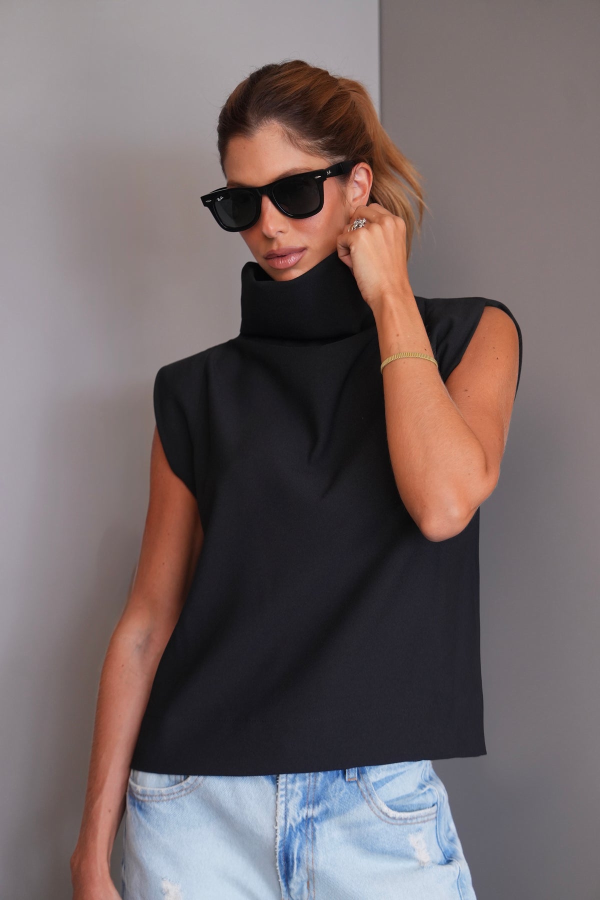 Blusa em Crepe Gola Alta