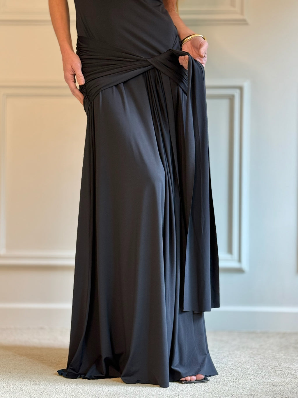 Vestido Em Malha Fria Com Faixa E Fivela