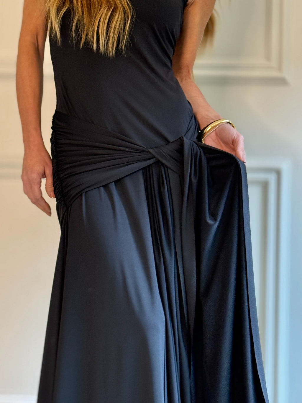 Vestido Em Malha Fria Com Faixa E Fivela