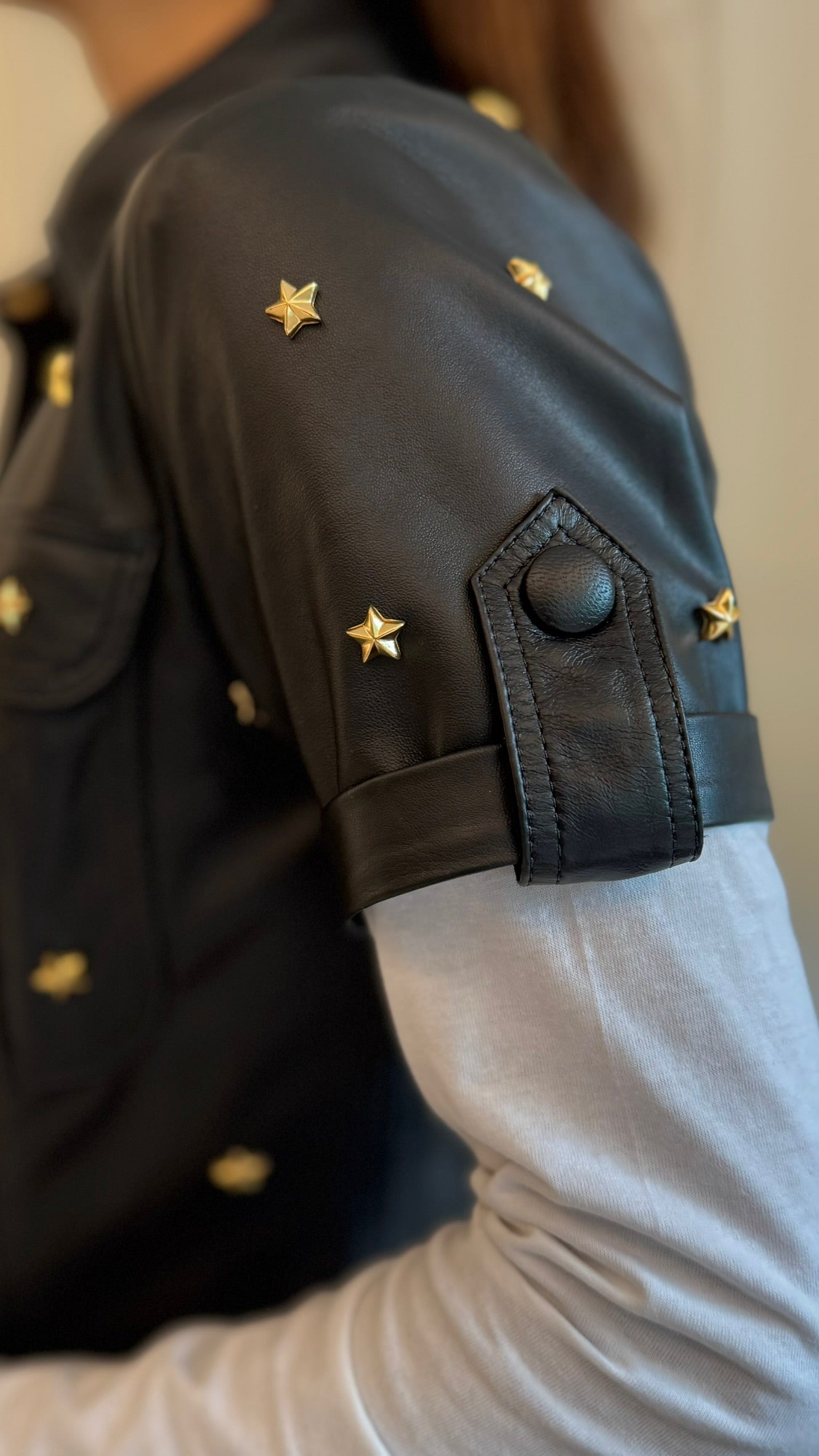 Cropped Couro Com Estrelas