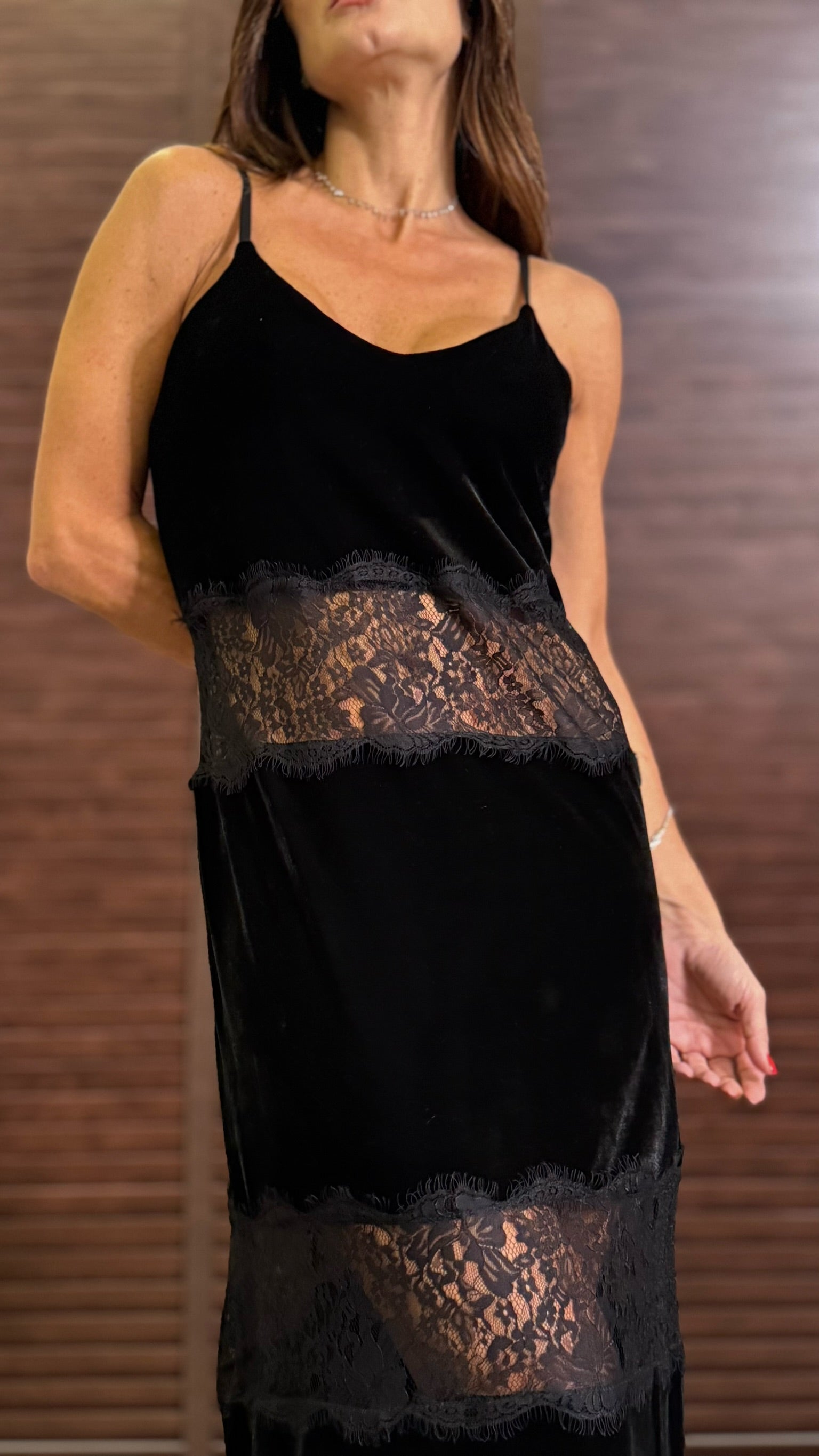 Vestido Veludo Com Detalhes Em Renda