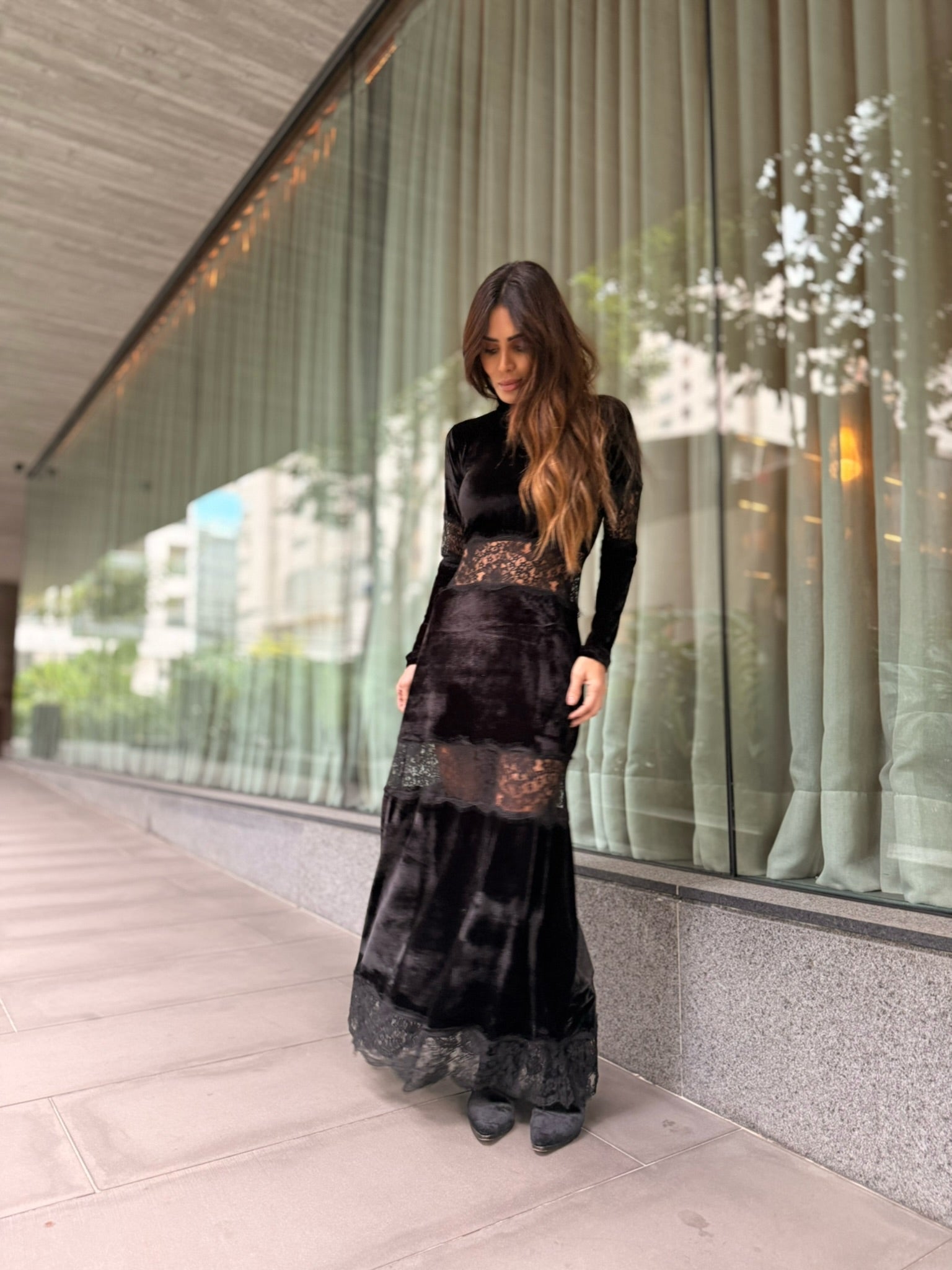 Vestido Veludo Manga Longa Com Detalhes Em Renda