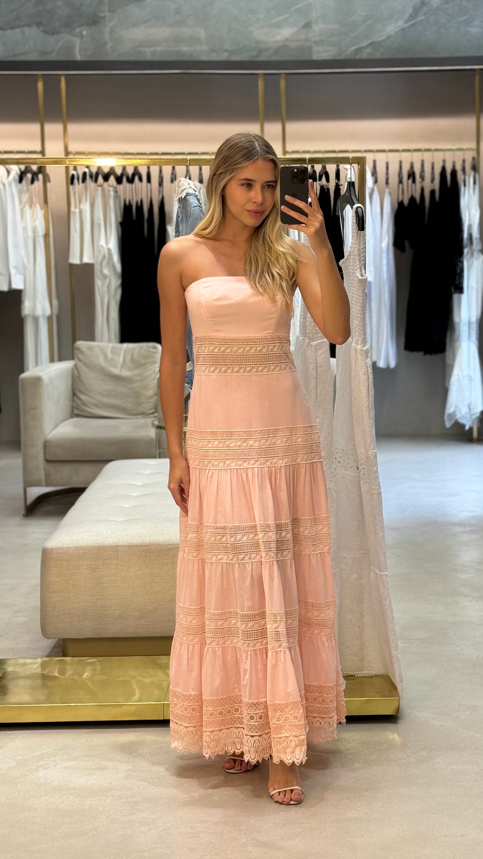 Vestido Tomara Que Caia Em Cambraia De Algodão Com Entremeio Em Renda