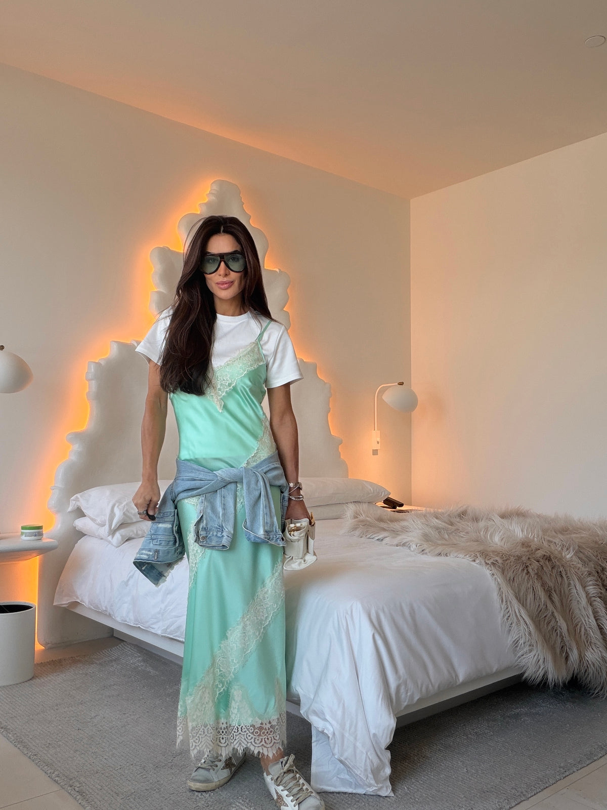 Vestido em Cetim com Renda