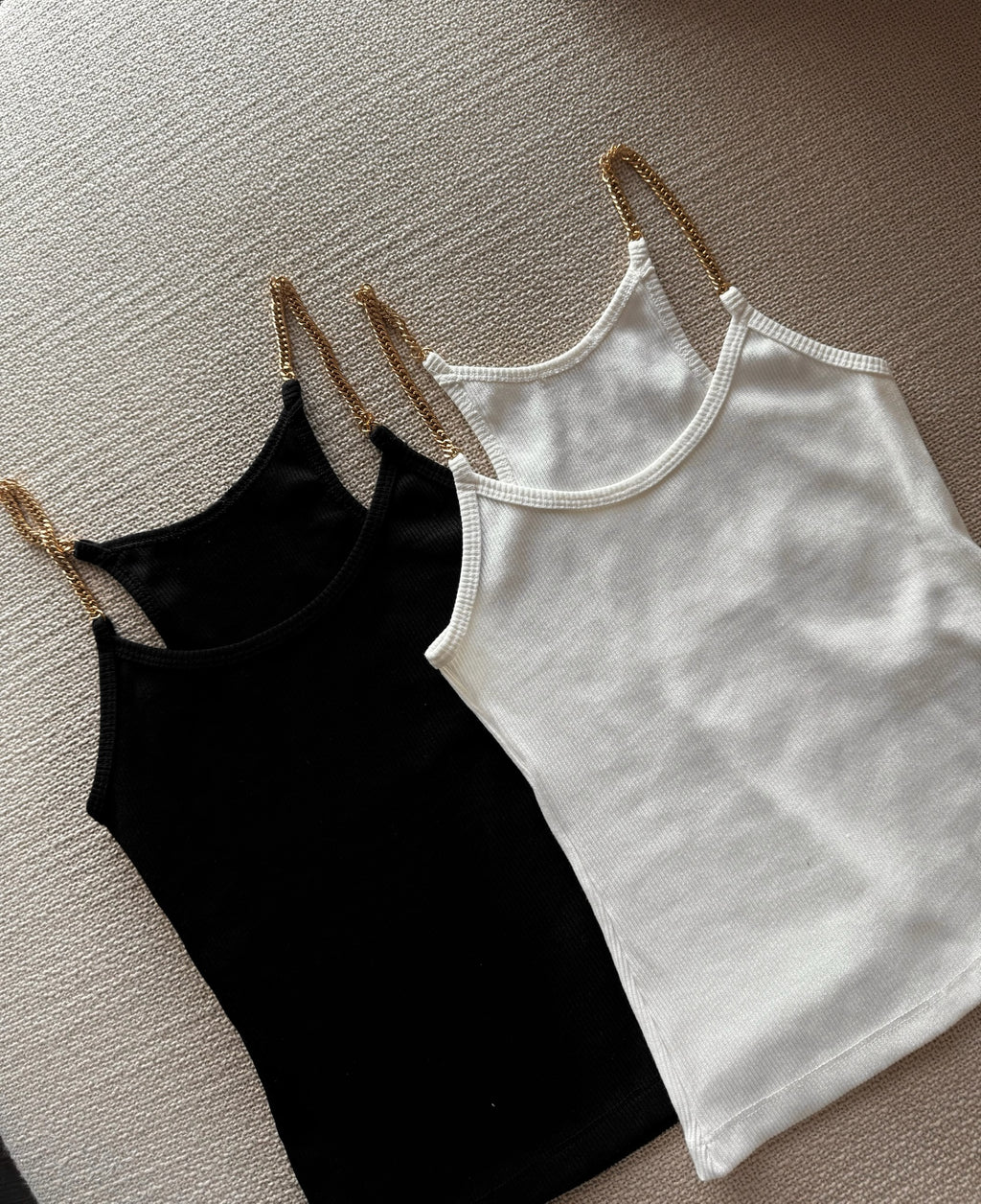 Regata Malha Canelada Com Alça De Corrente