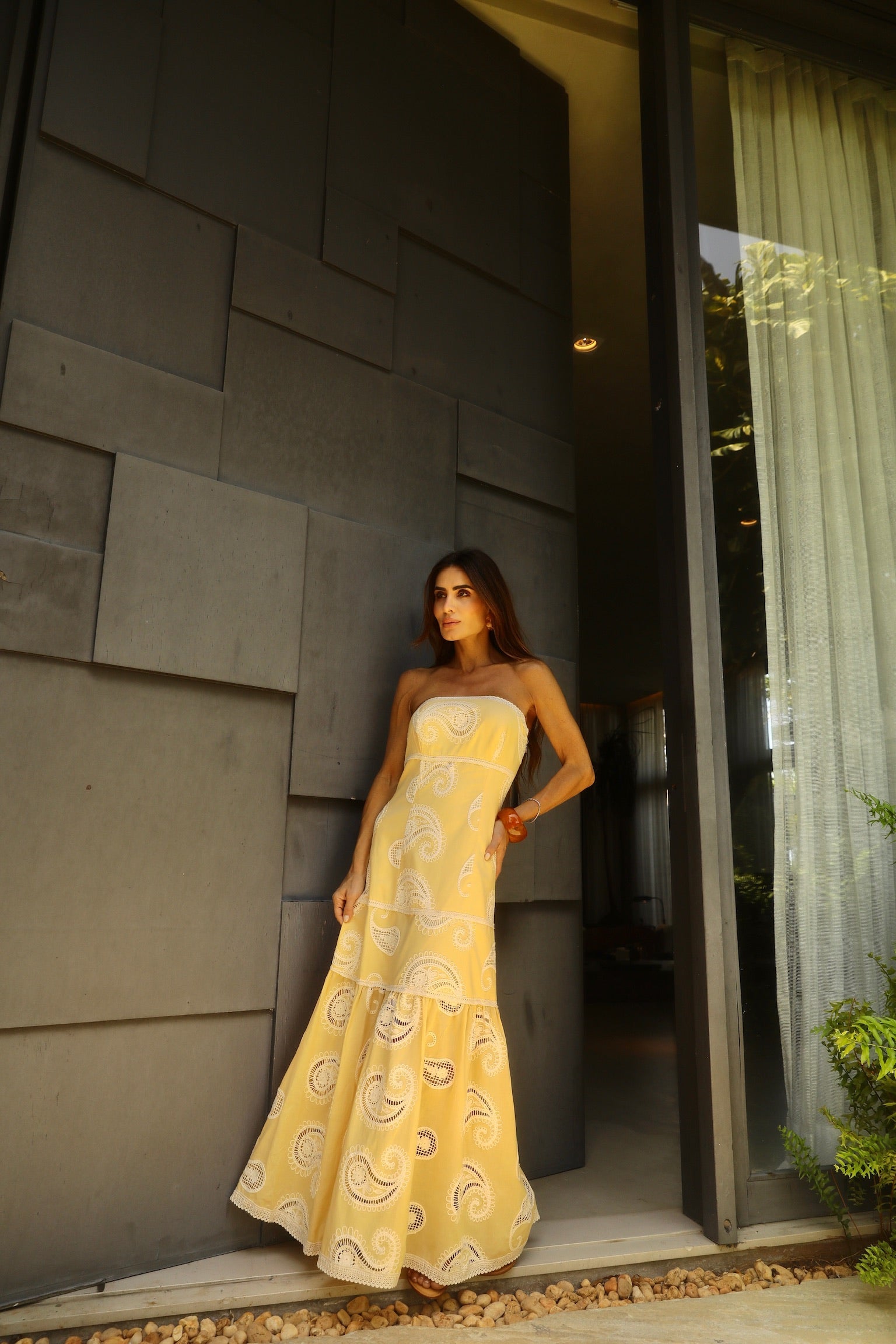 Vestido Tomara Que Caia Em Laise Com Entremeios Em Renda