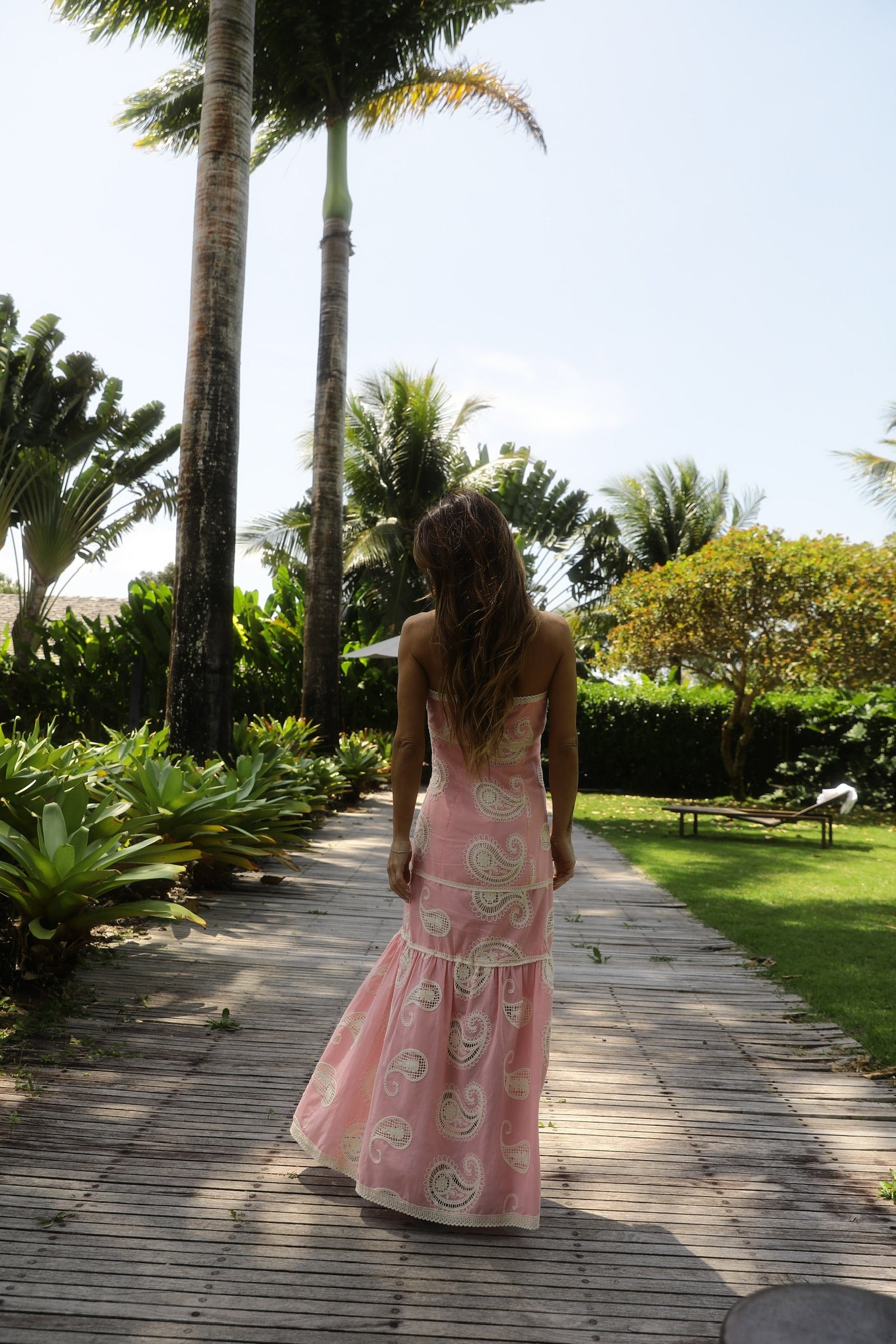 Vestido Tomara Que Caia Em Laise Com Entremeios Em Renda