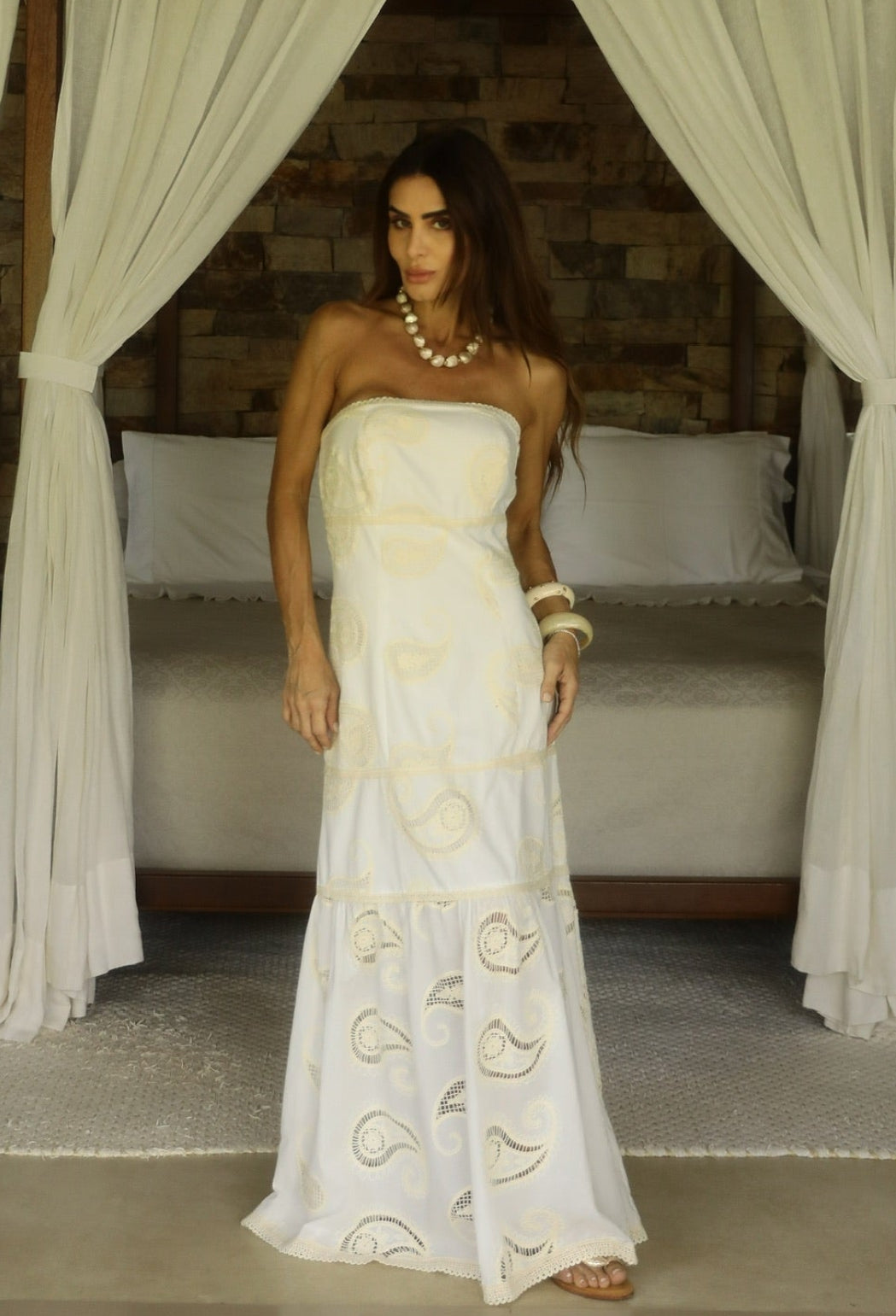 Vestido Tomara Que Caia Em Laise Com Entremeios Em Renda