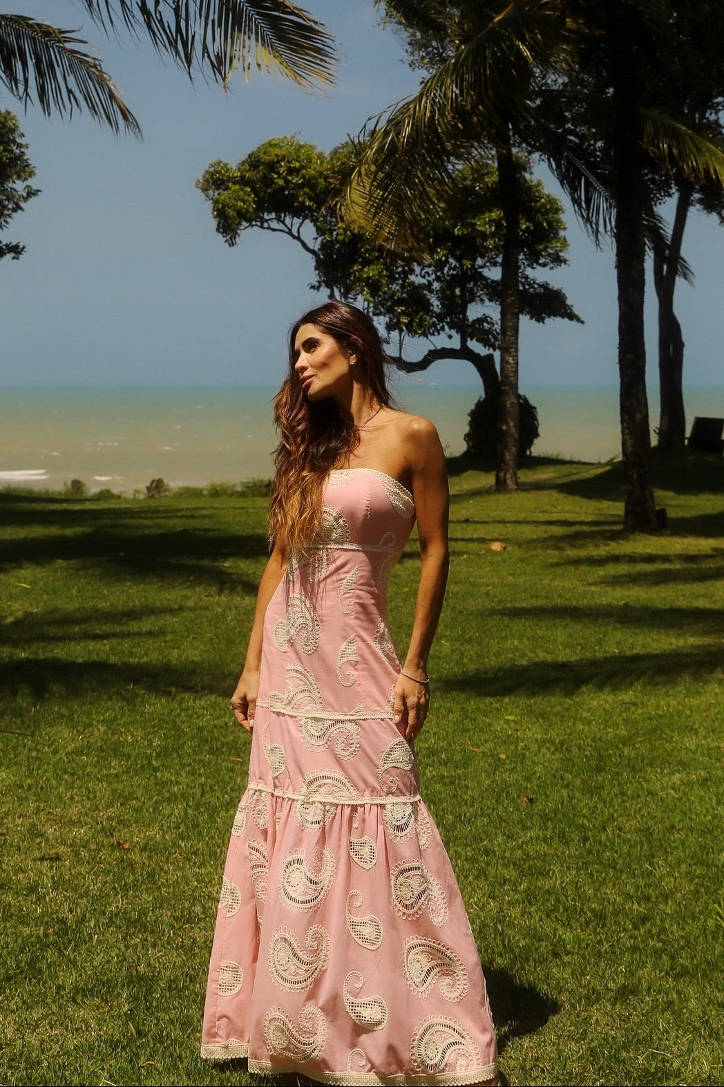 Vestido Tomara Que Caia Em Laise Com Entremeios Em Renda