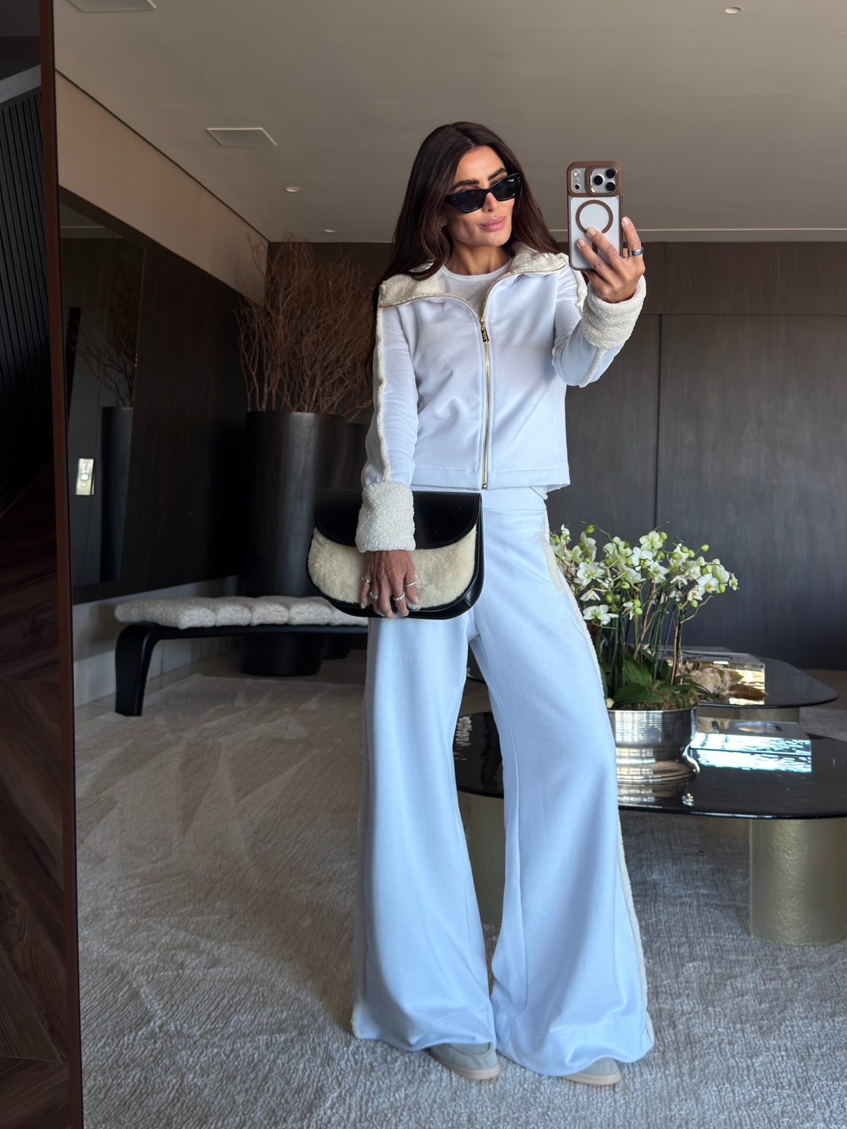 Conjunto Moletom com Casaco Forrado em Pelo e Detalhes em Ribana