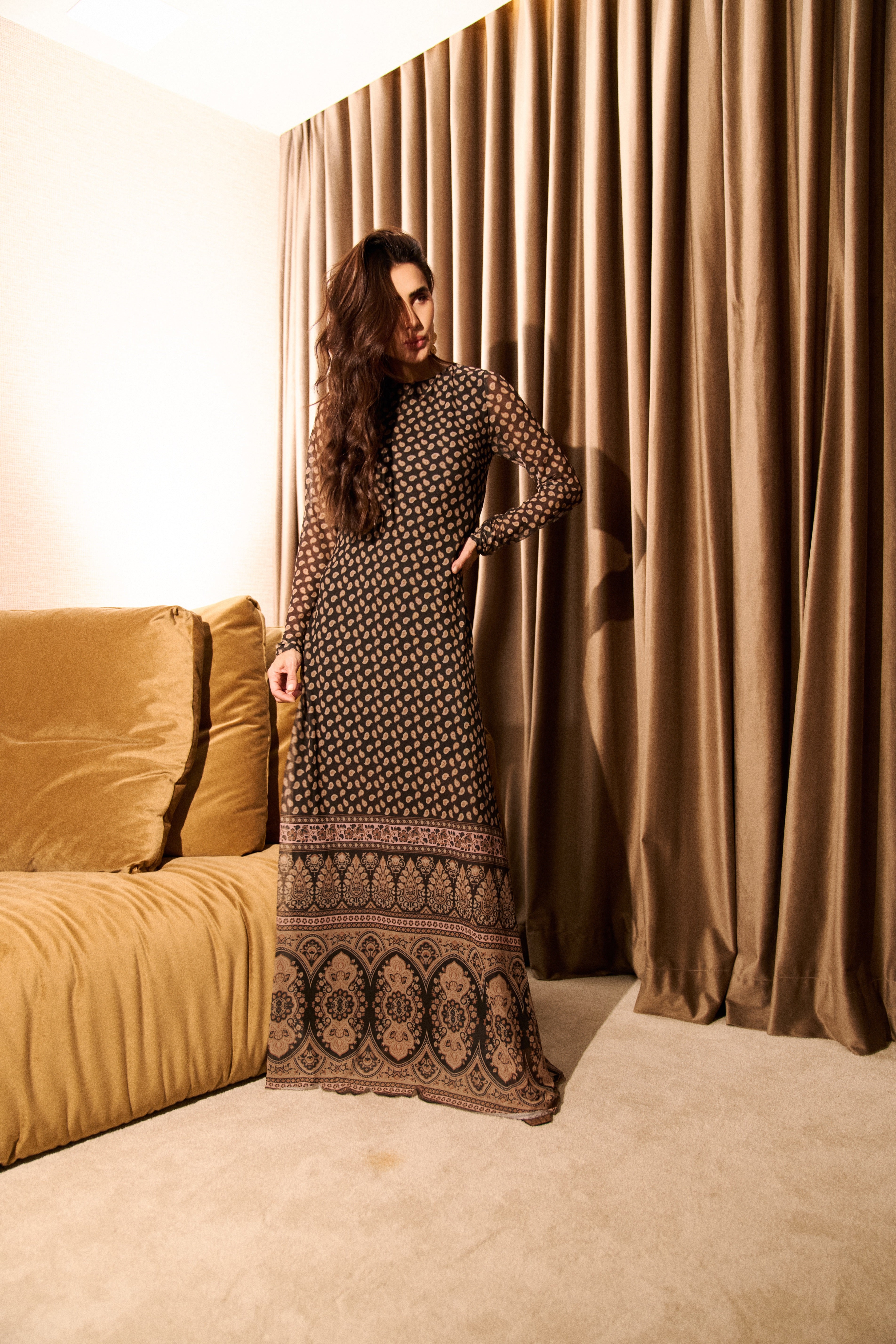 Vestido em Tule Manga Longa com Estampa Exclusiva