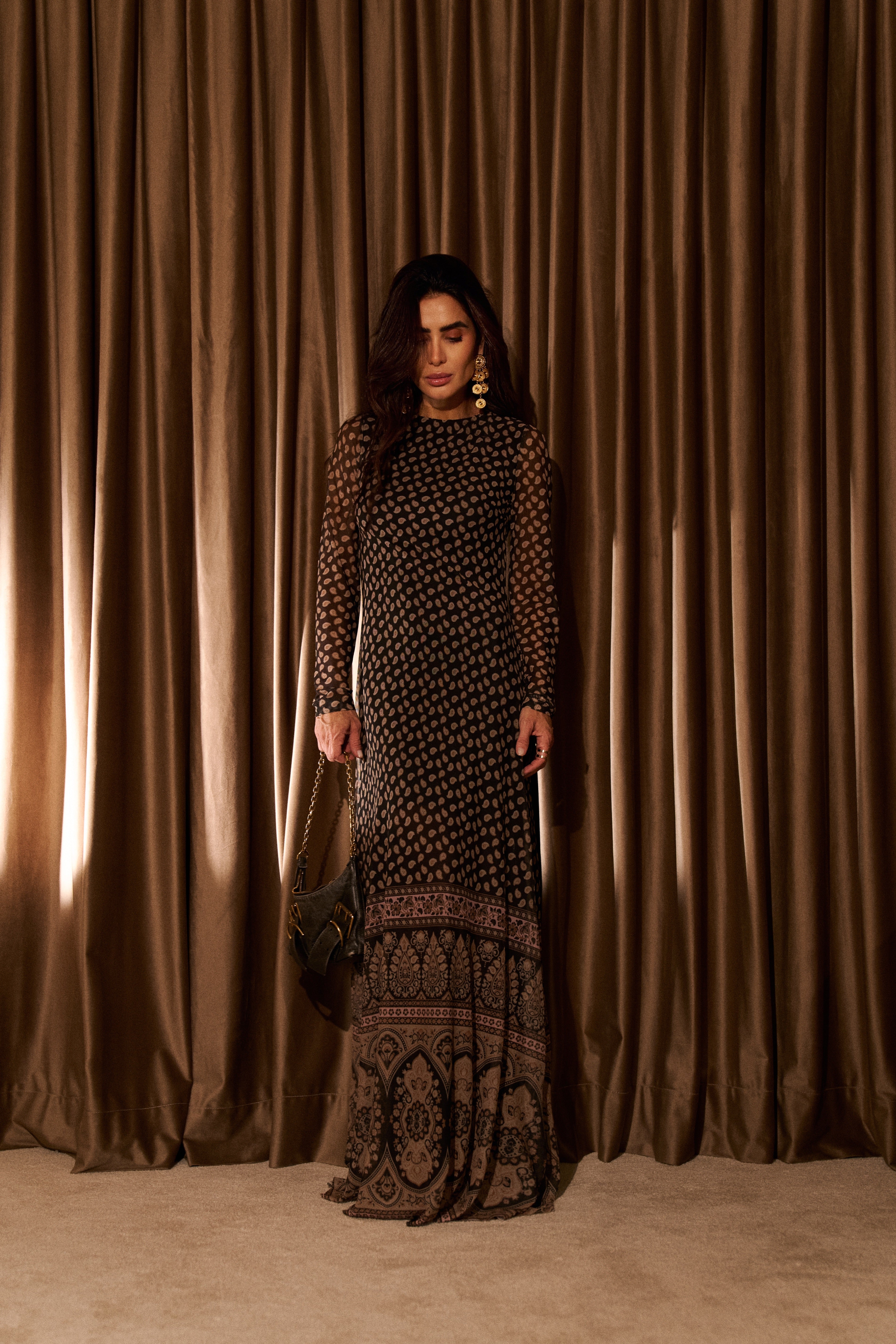 Vestido em Tule Manga Longa com Estampa Exclusiva