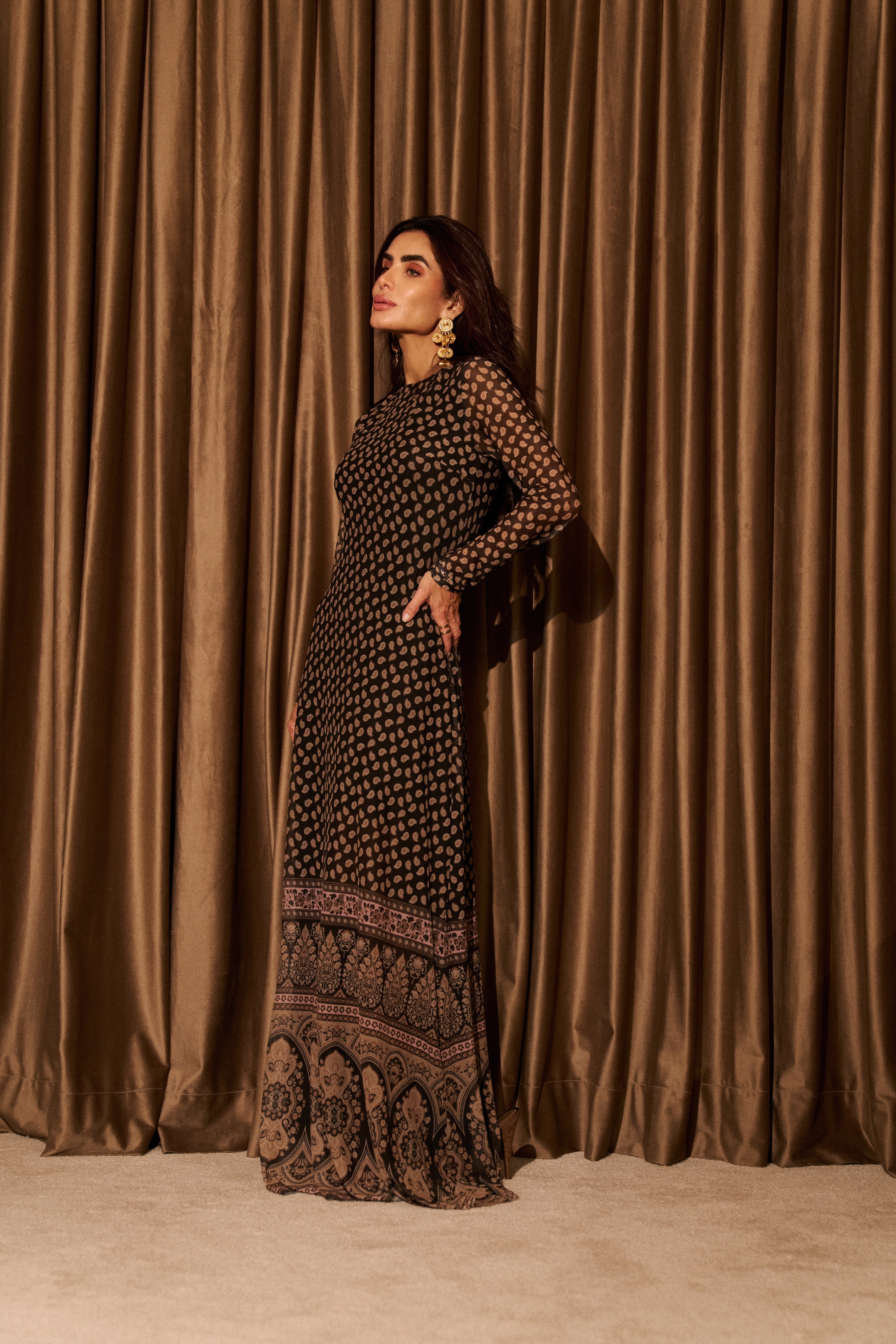 Vestido em Tule Manga Longa com Estampa Exclusiva