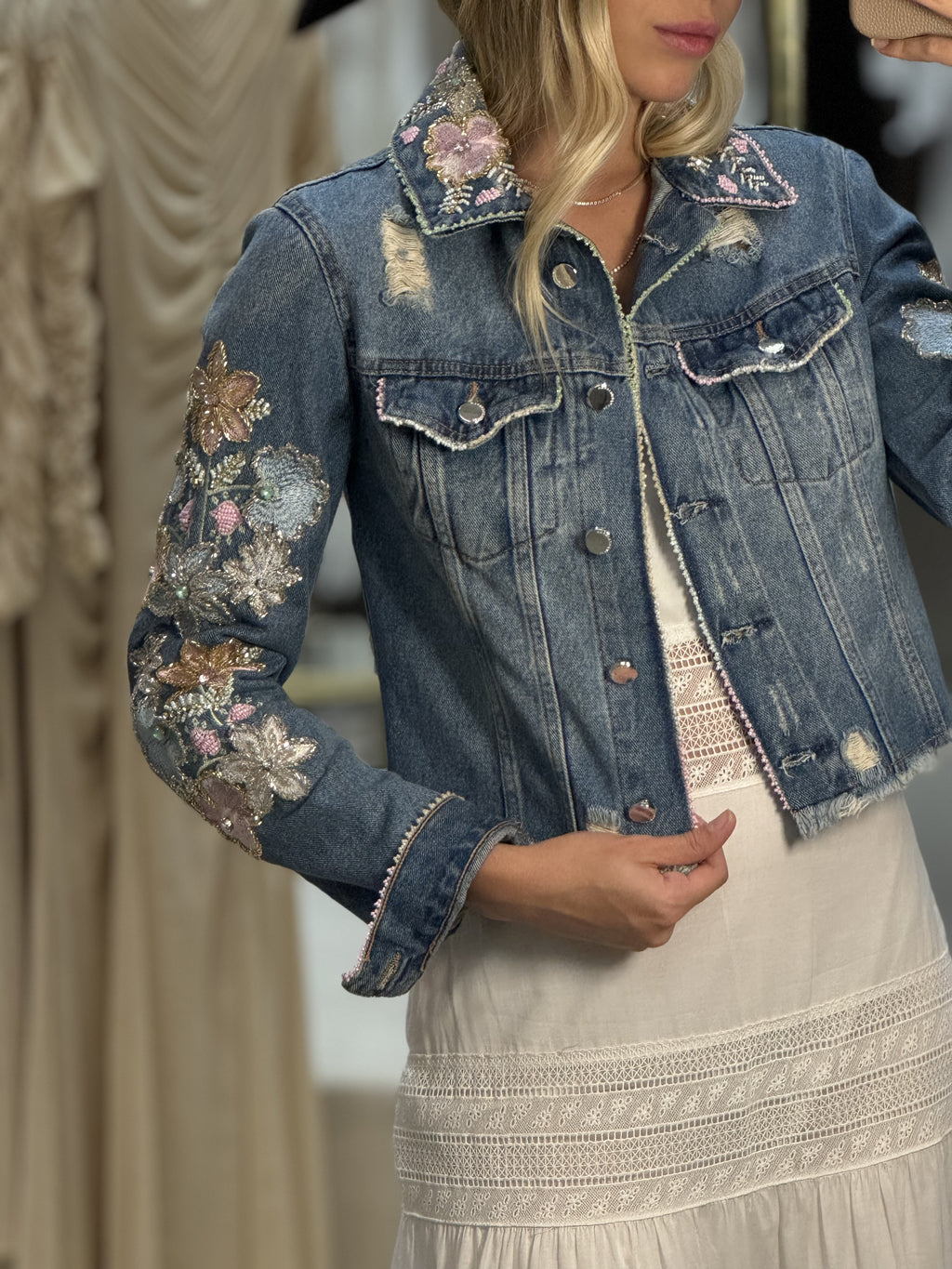 Jaqueta Flores Manga E Gola Linha E Vidrilho