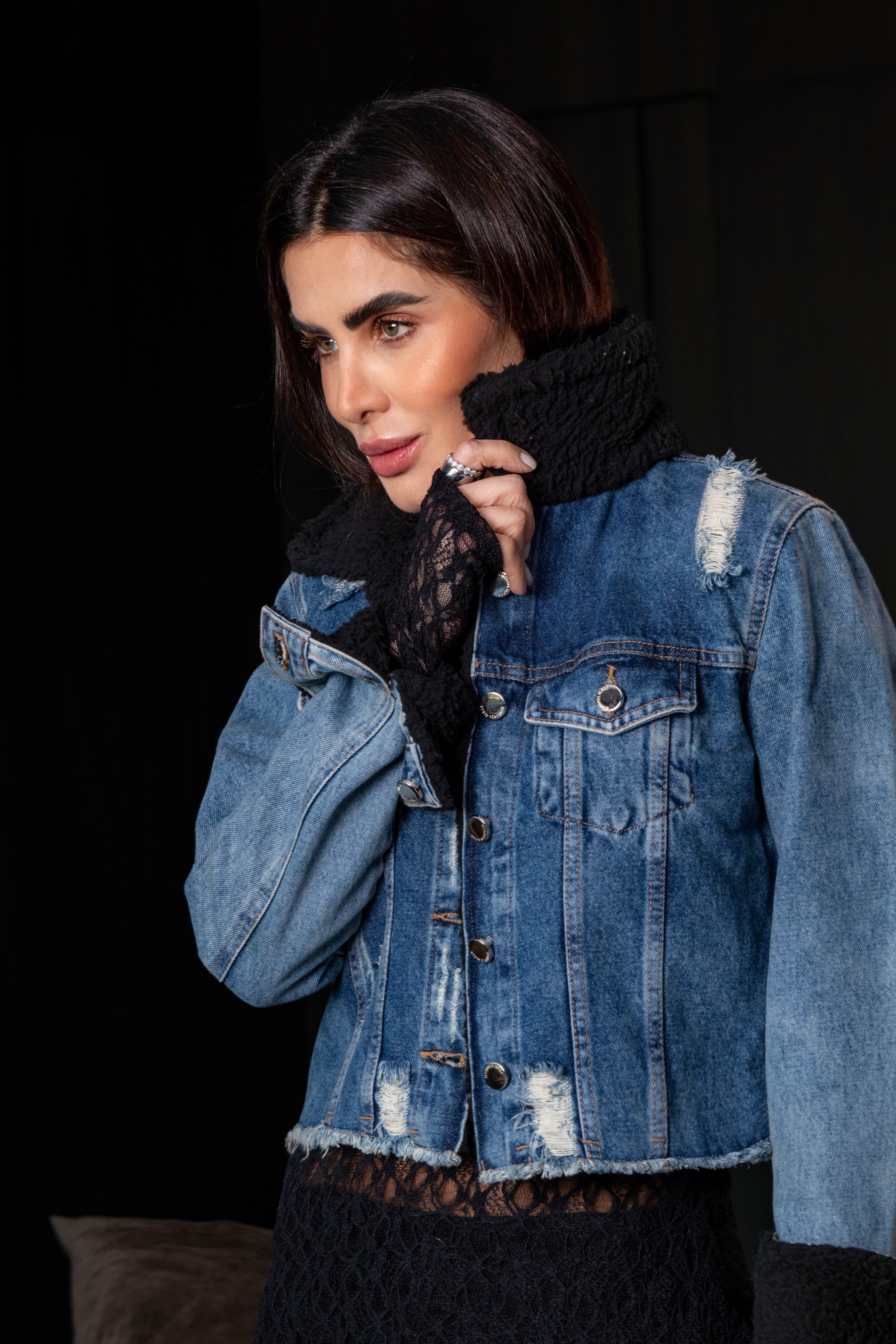 Jaqueta Jeans Gola e Punho em Pelo