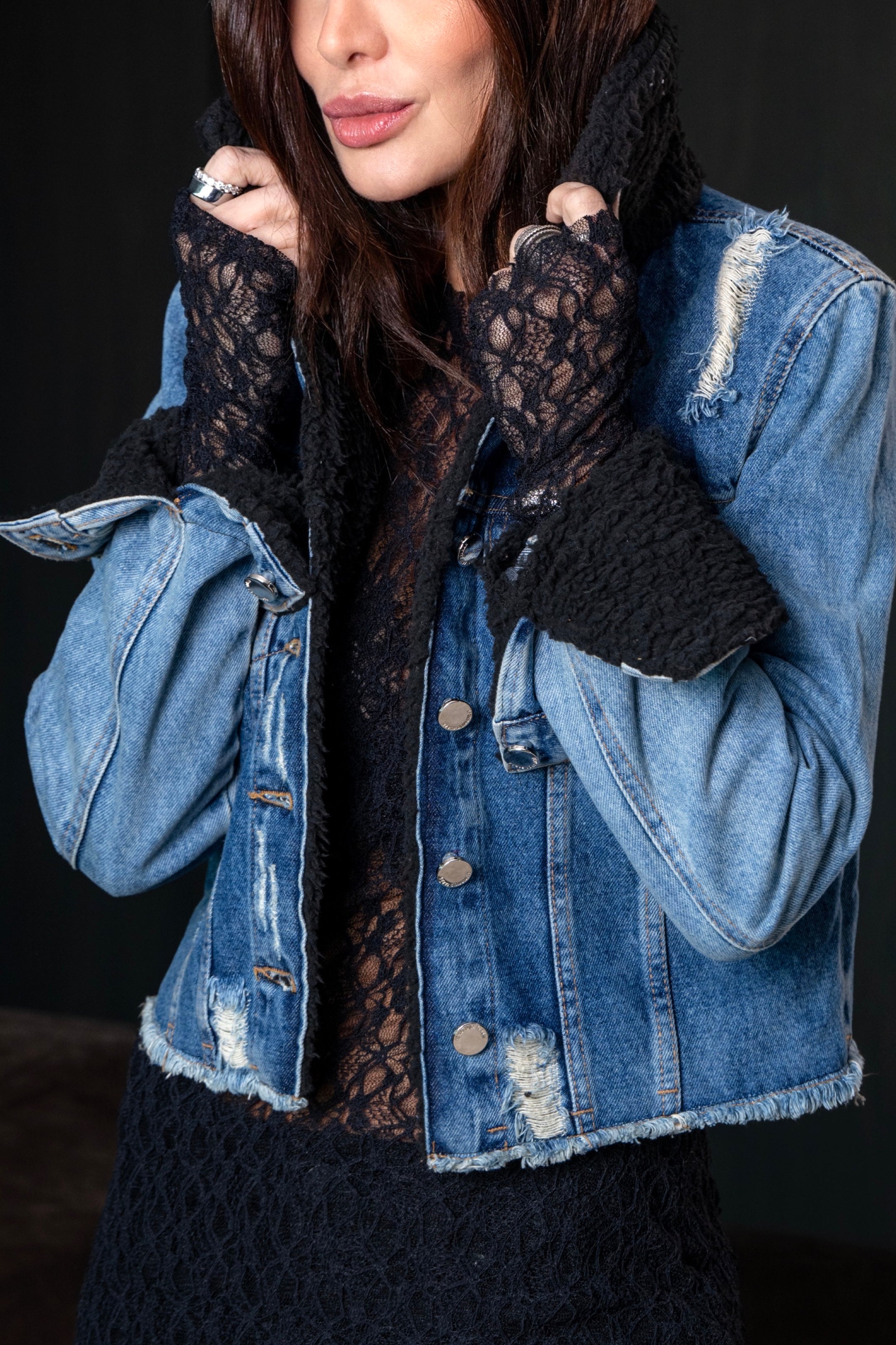 Jaqueta Jeans Gola e Punho em Pelo