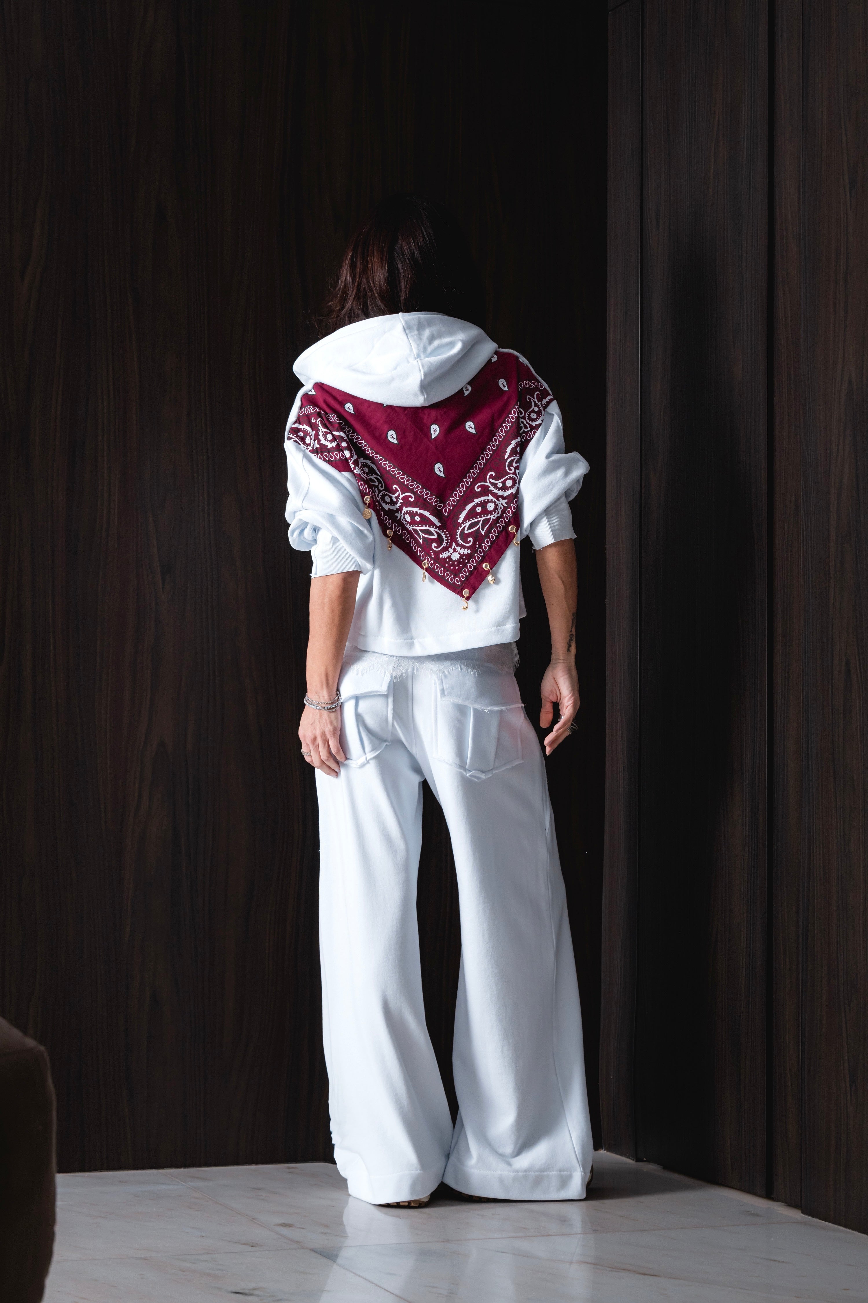 Conjunto Moletom de Capuz Bandana Costas com Berloques