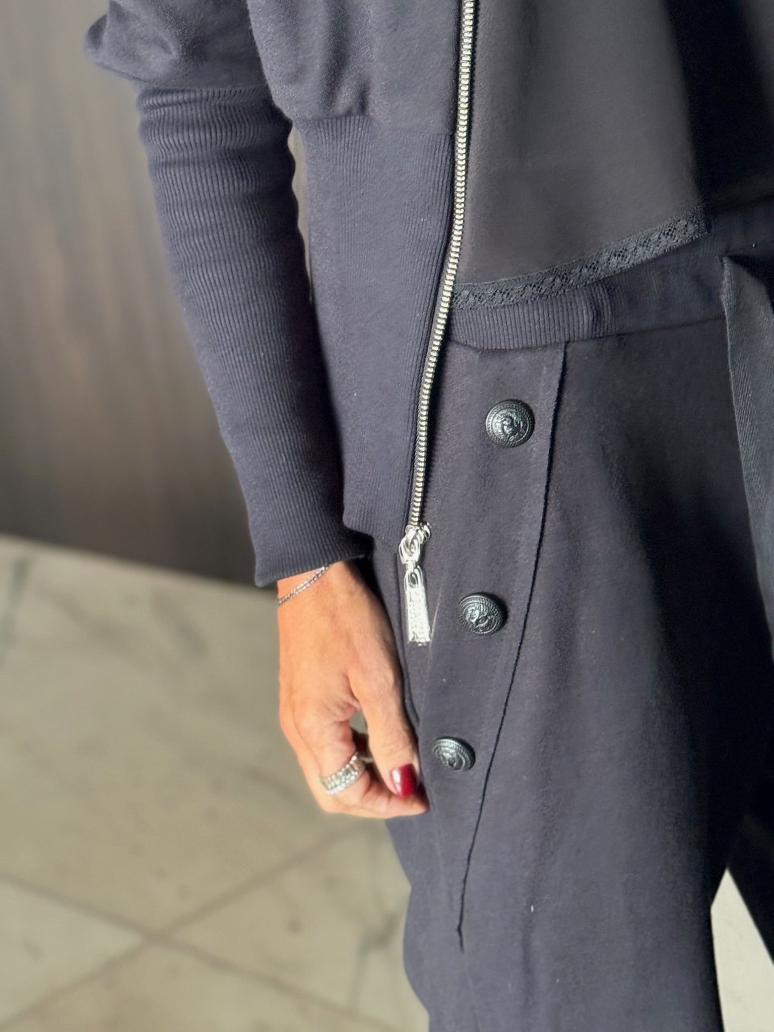 Conjunto Moletom Pantalona Com Detalhes Em Ribana