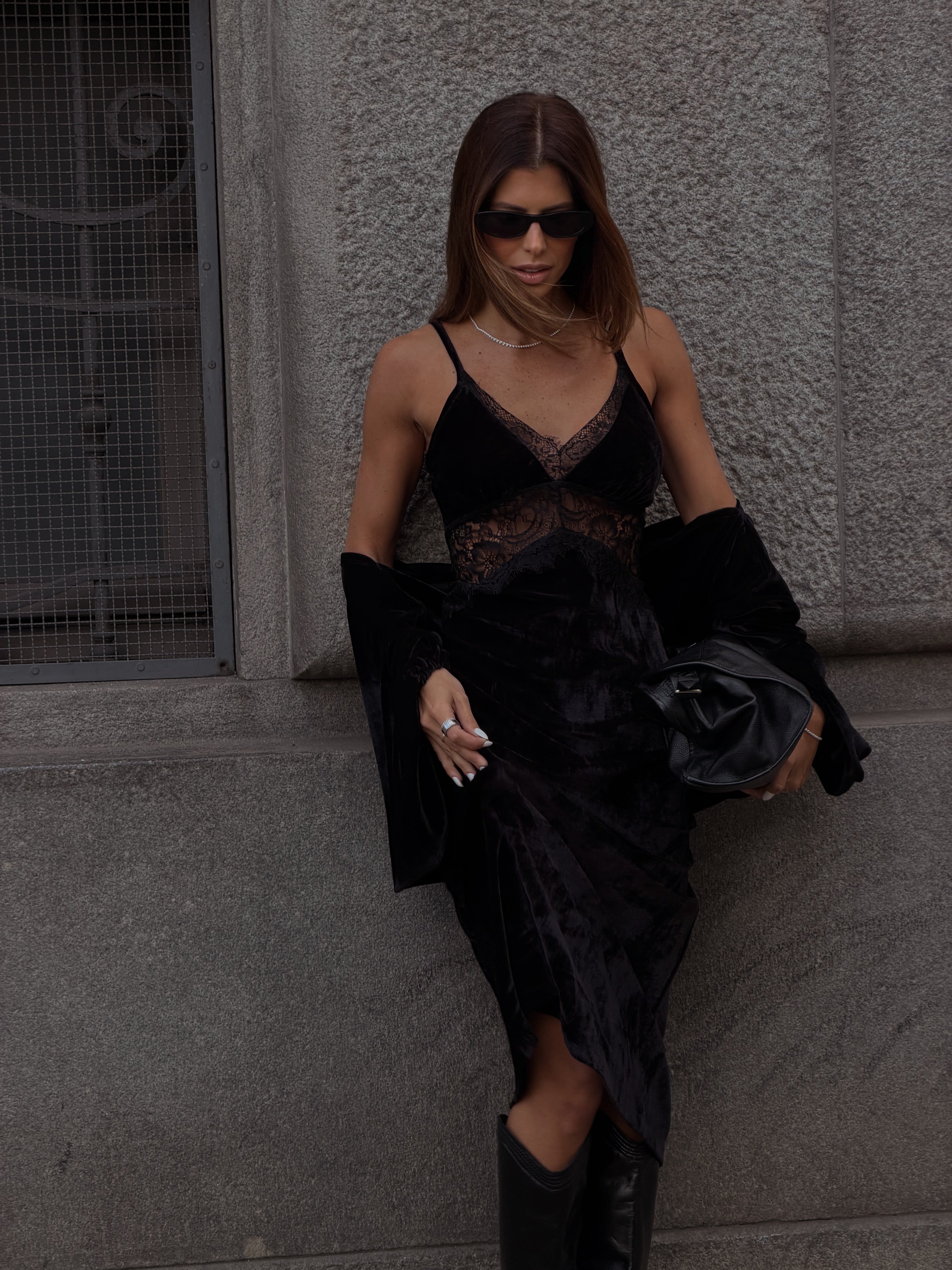 Vestido de Alcinha em Veludo com Renda