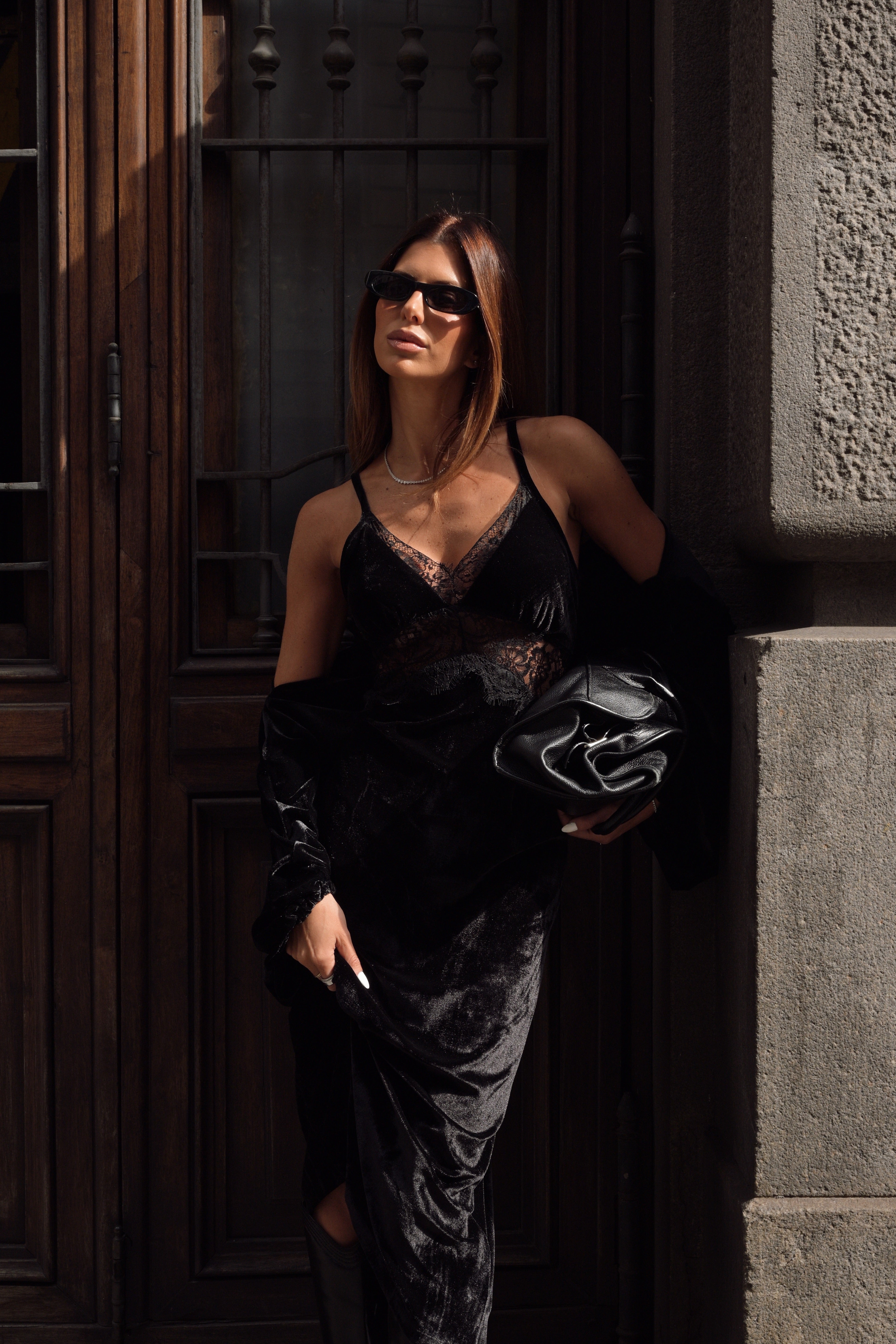 Vestido de Alcinha em Veludo com Renda