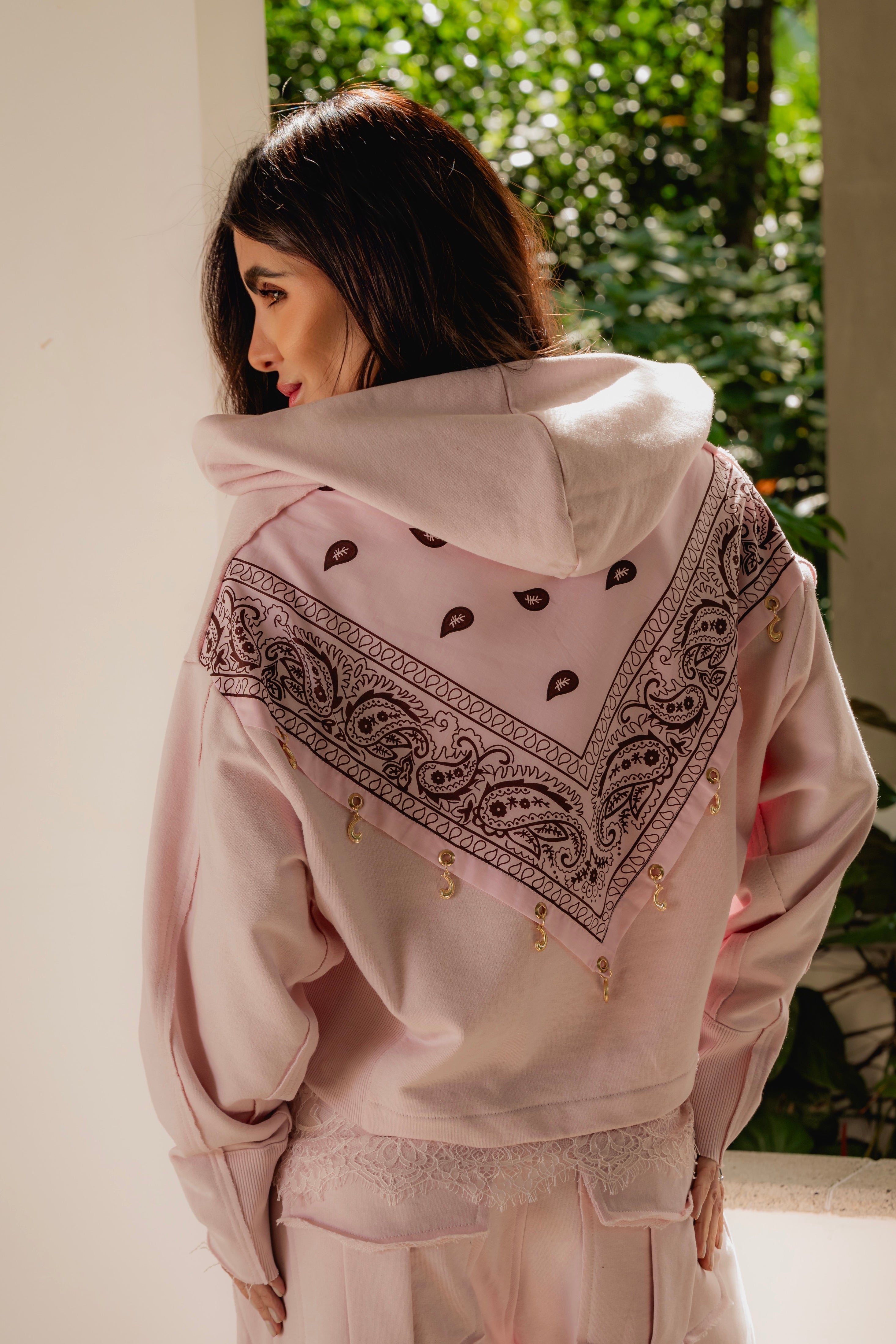 Conjunto Moletom de Capuz Bandana Costas com Berloques