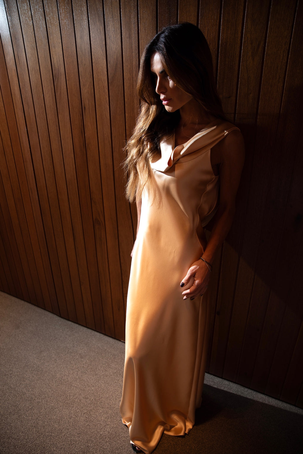 Vestido De Cetim De Seda Com Decote Nas Costas