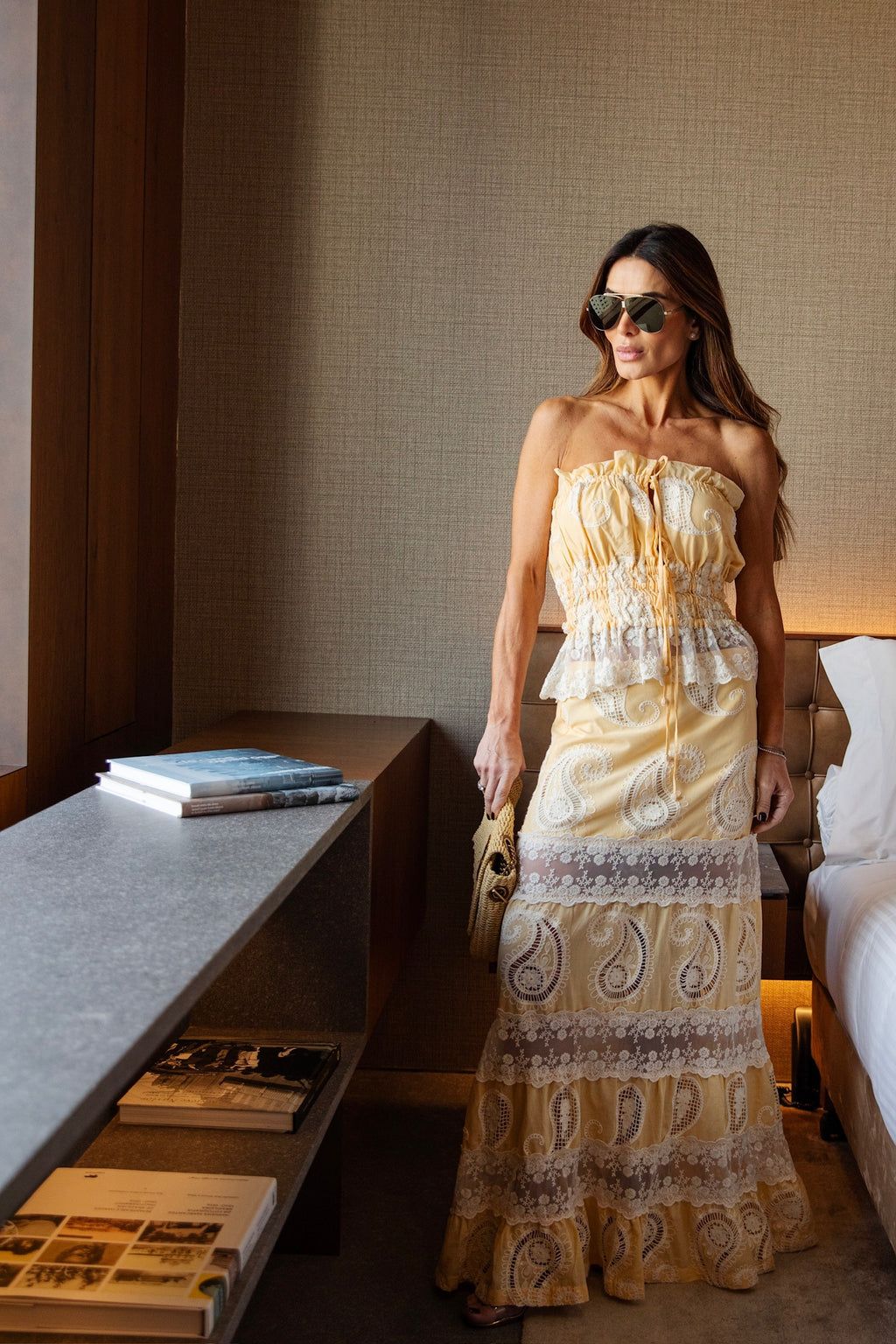 Conjunto  Top E Saia Longa Em Laise Com Entremeio De Renda Em Tule