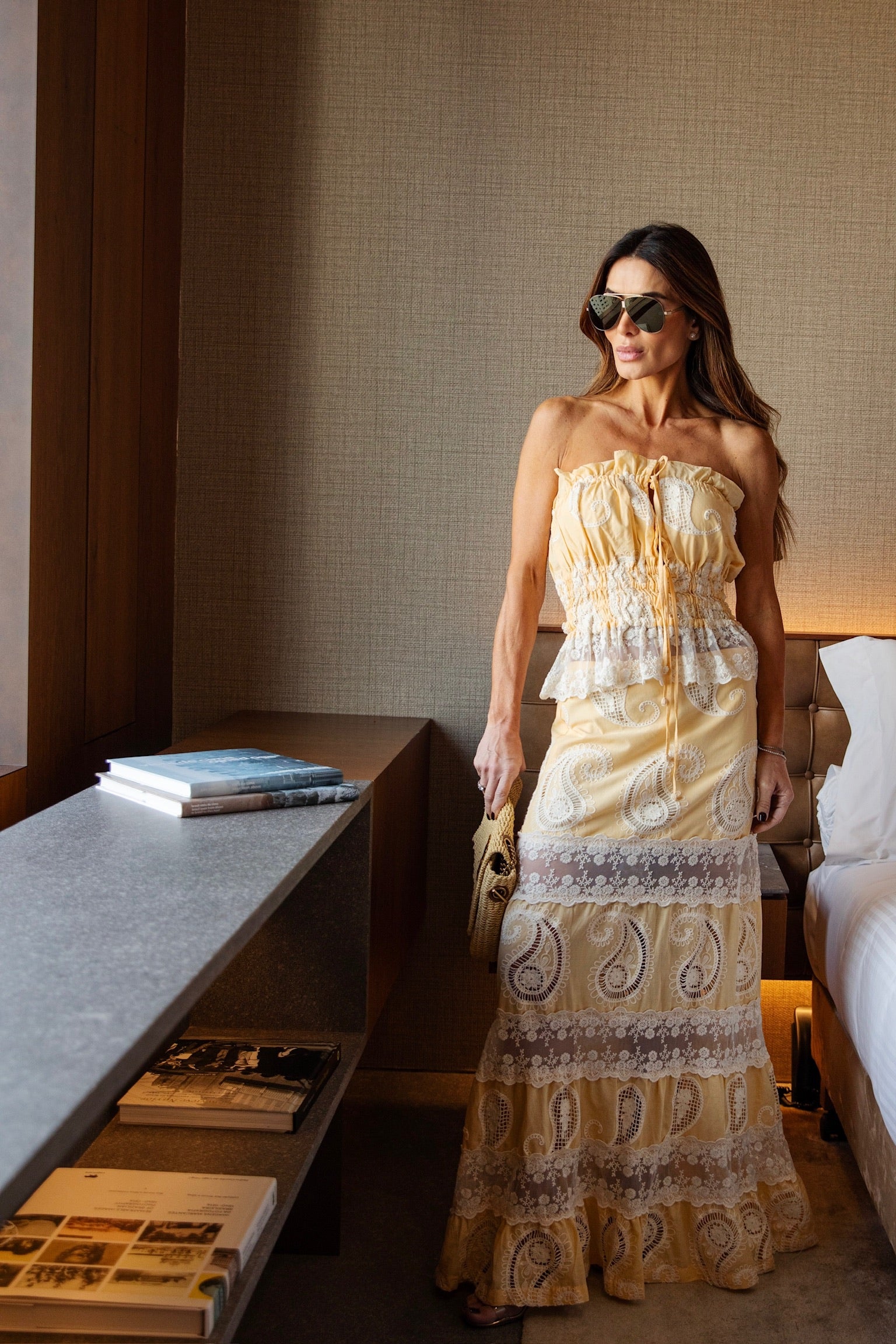 Conjunto  Top E Saia Longa Em Laise Com Entremeio De Renda Em Tule