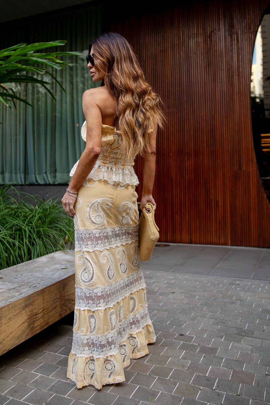 Conjunto  Top E Saia Longa Em Laise Com Entremeio De Renda Em Tule