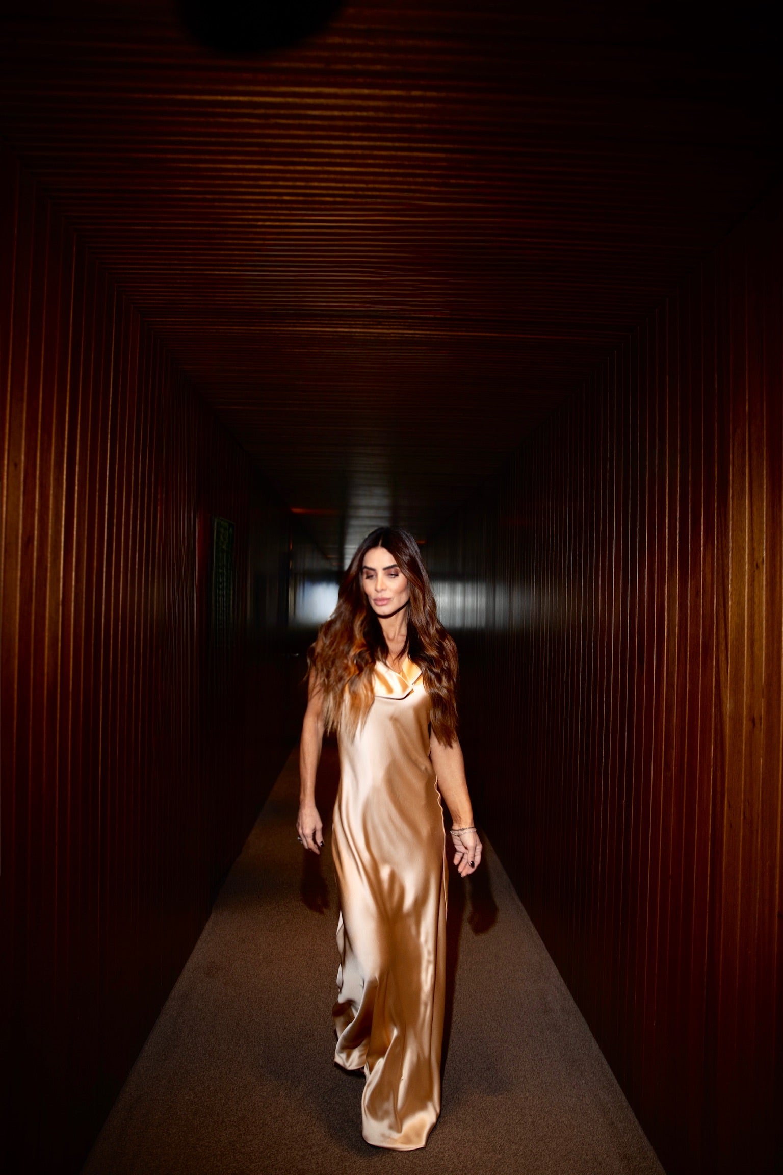 Vestido De Cetim De Seda Com Decote Nas Costas