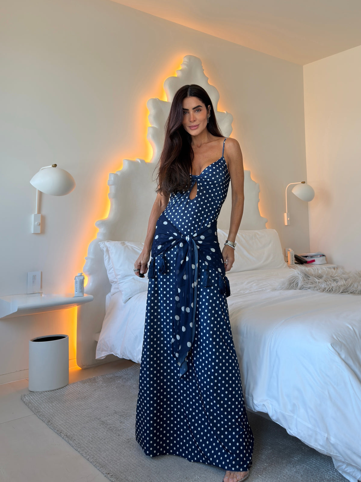 Vestido em Malha Decote Torcido e Lenço em Musseline de Seda