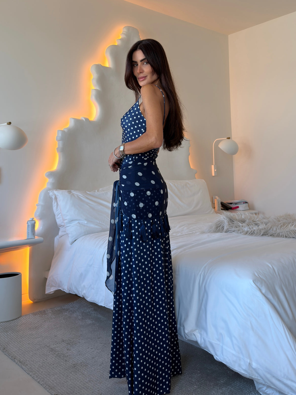 Vestido em Malha Decote Torcido e Lenço em Musseline de Seda
