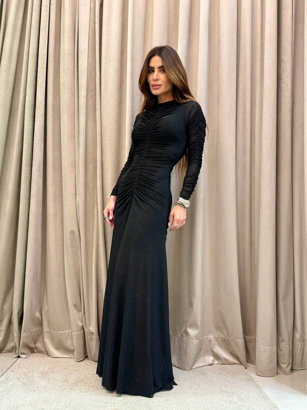 Vestido Longo Franzido Em Tule Manga Longa