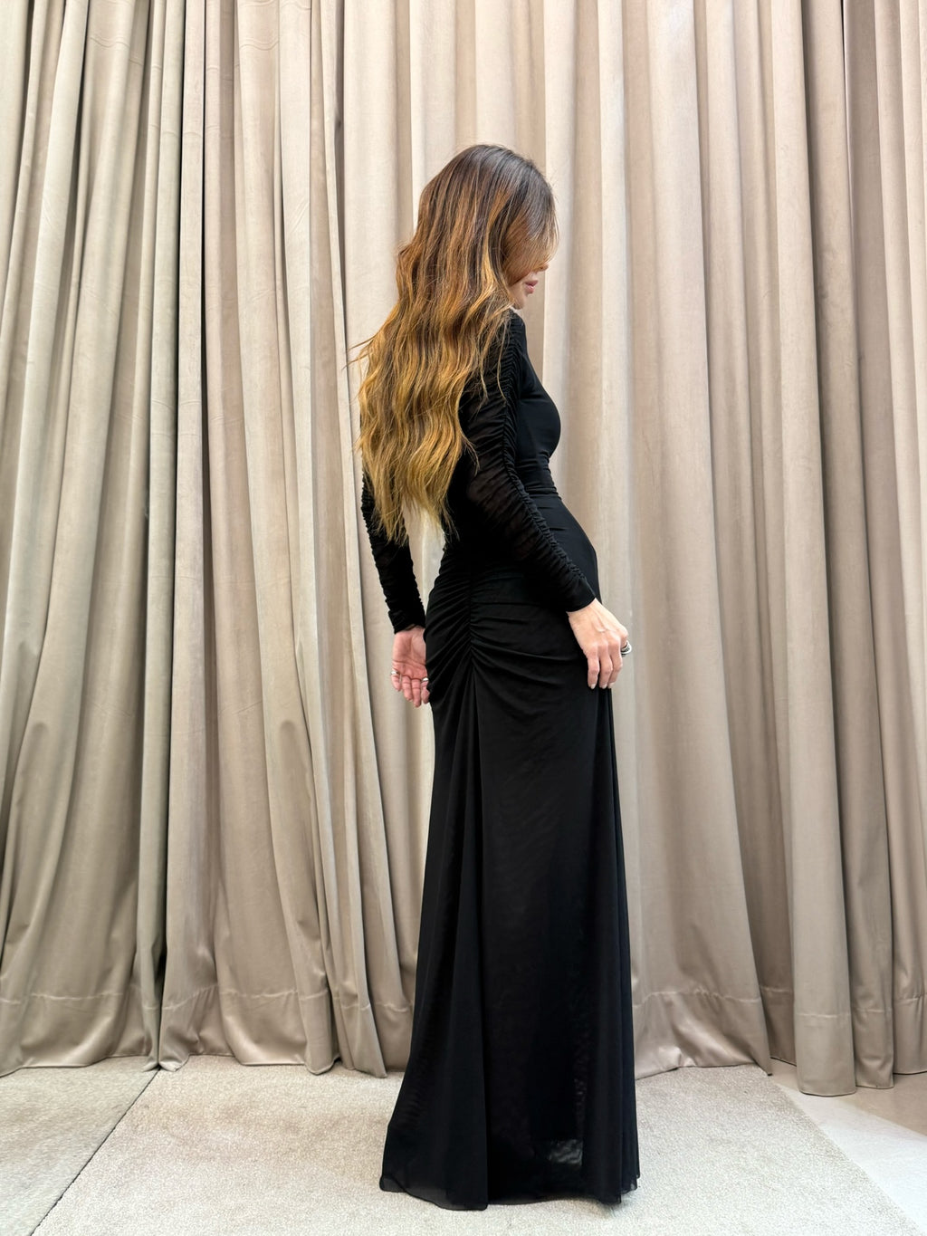 Vestido Longo Franzido Em Tule Manga Longa