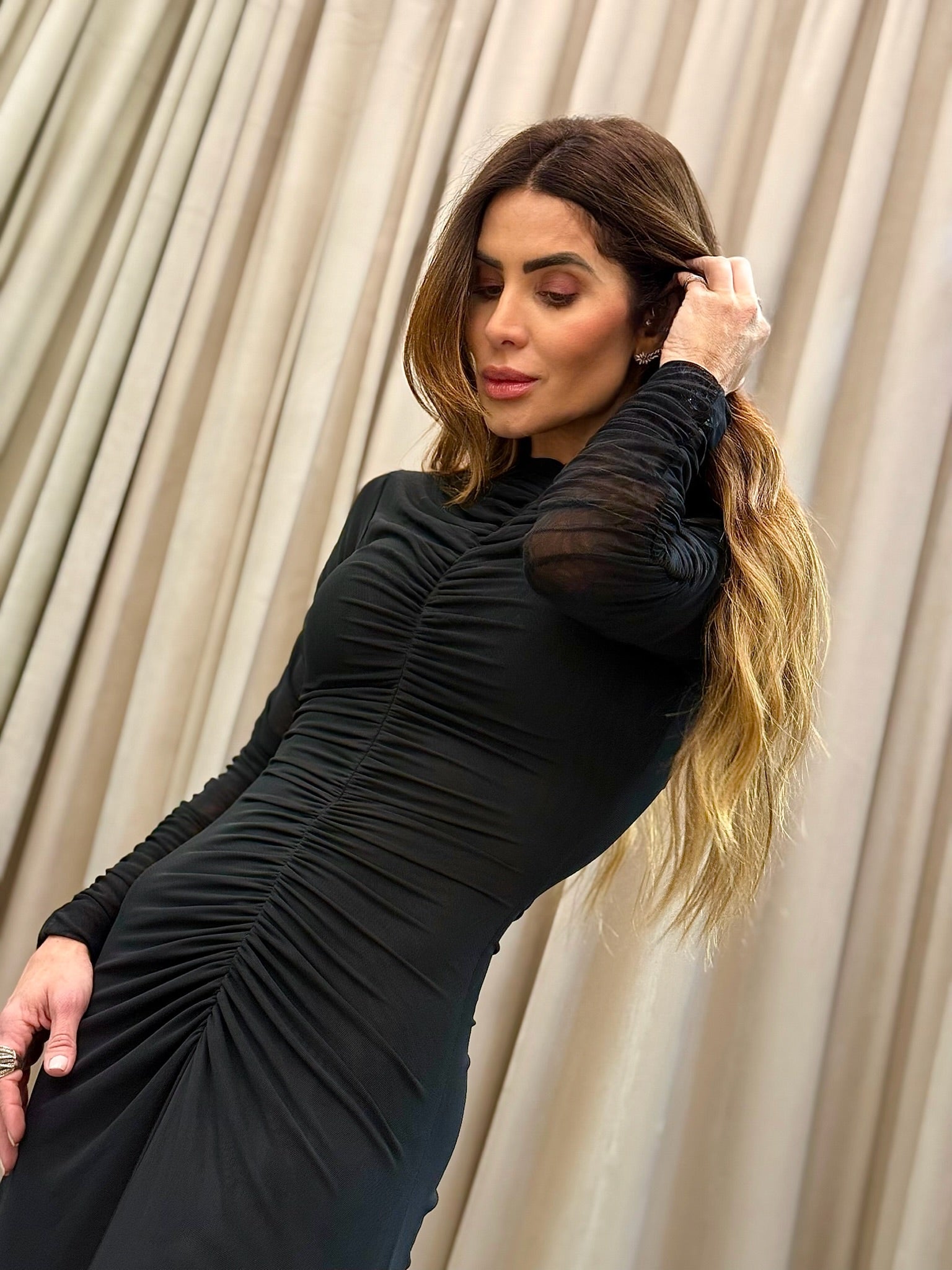 Vestido Longo Franzido Em Tule Manga Longa