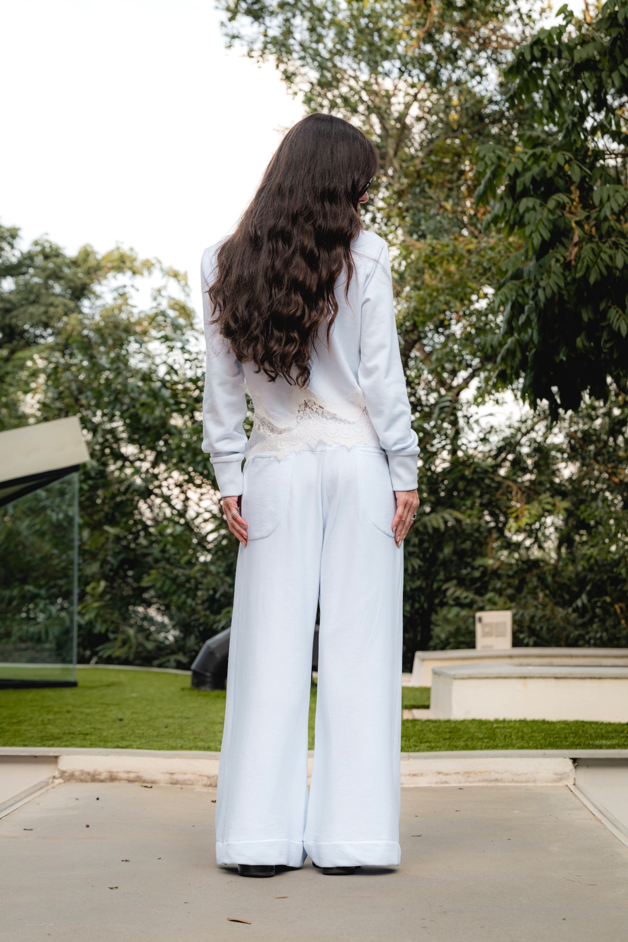 Conjunto Moletom Calça Pantalona e Blusa com Renda Bordada