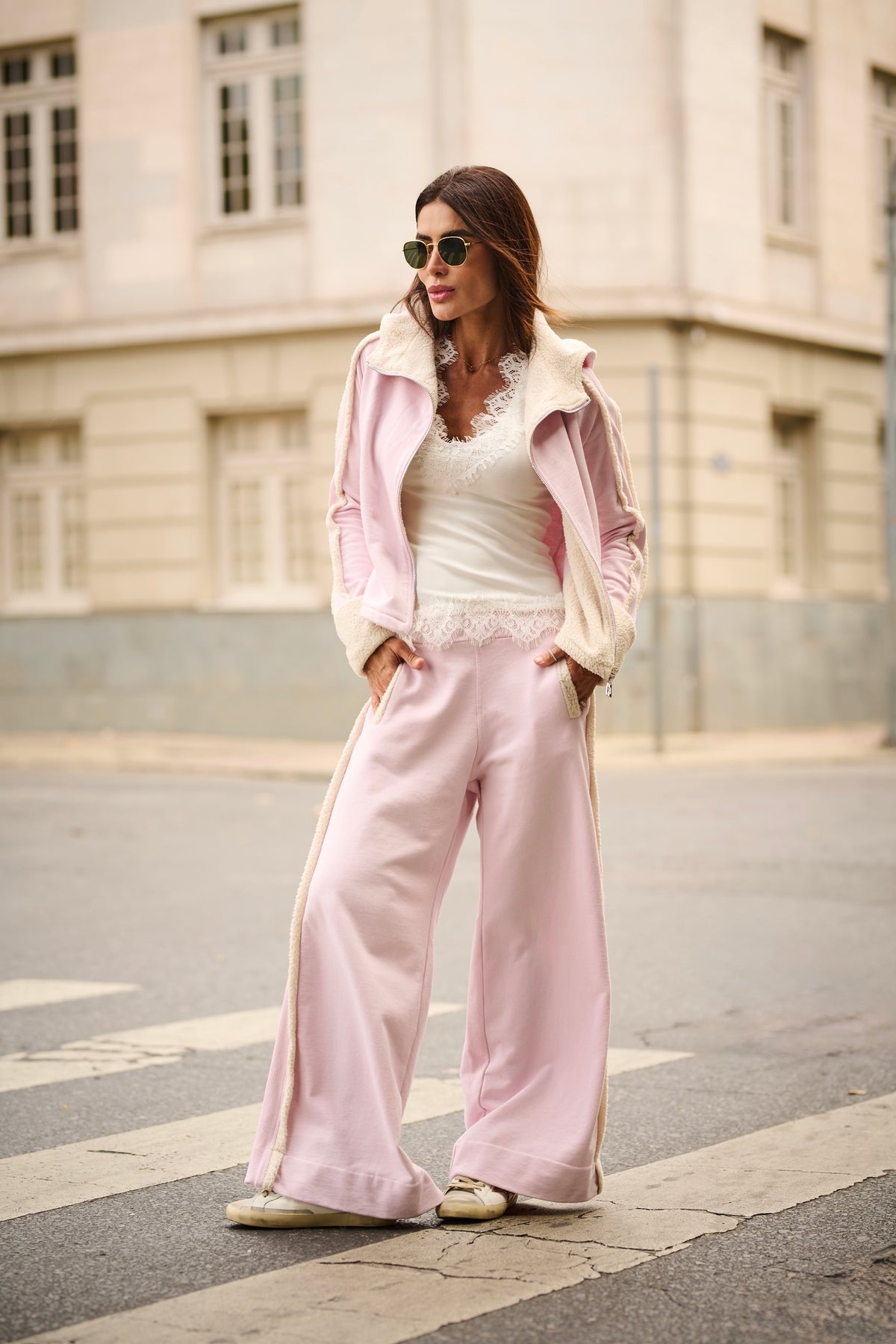 Conjunto Moletom com Casaco Forrado em Pelo e Detalhes em Ribana