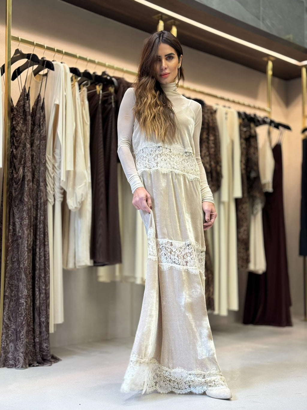 Vestido Veludo Com Detalhes Em Renda