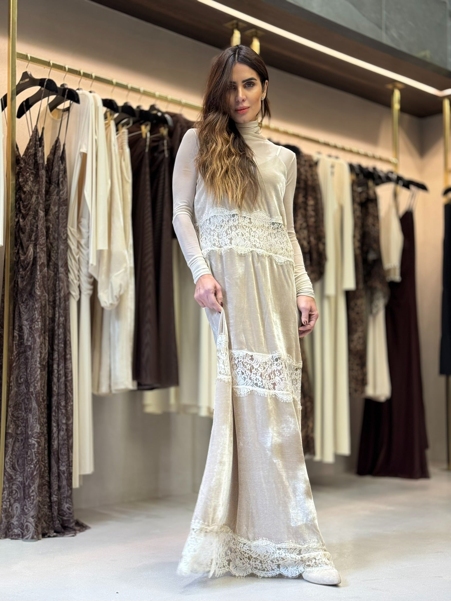 Vestido Veludo Com Detalhes Em Renda