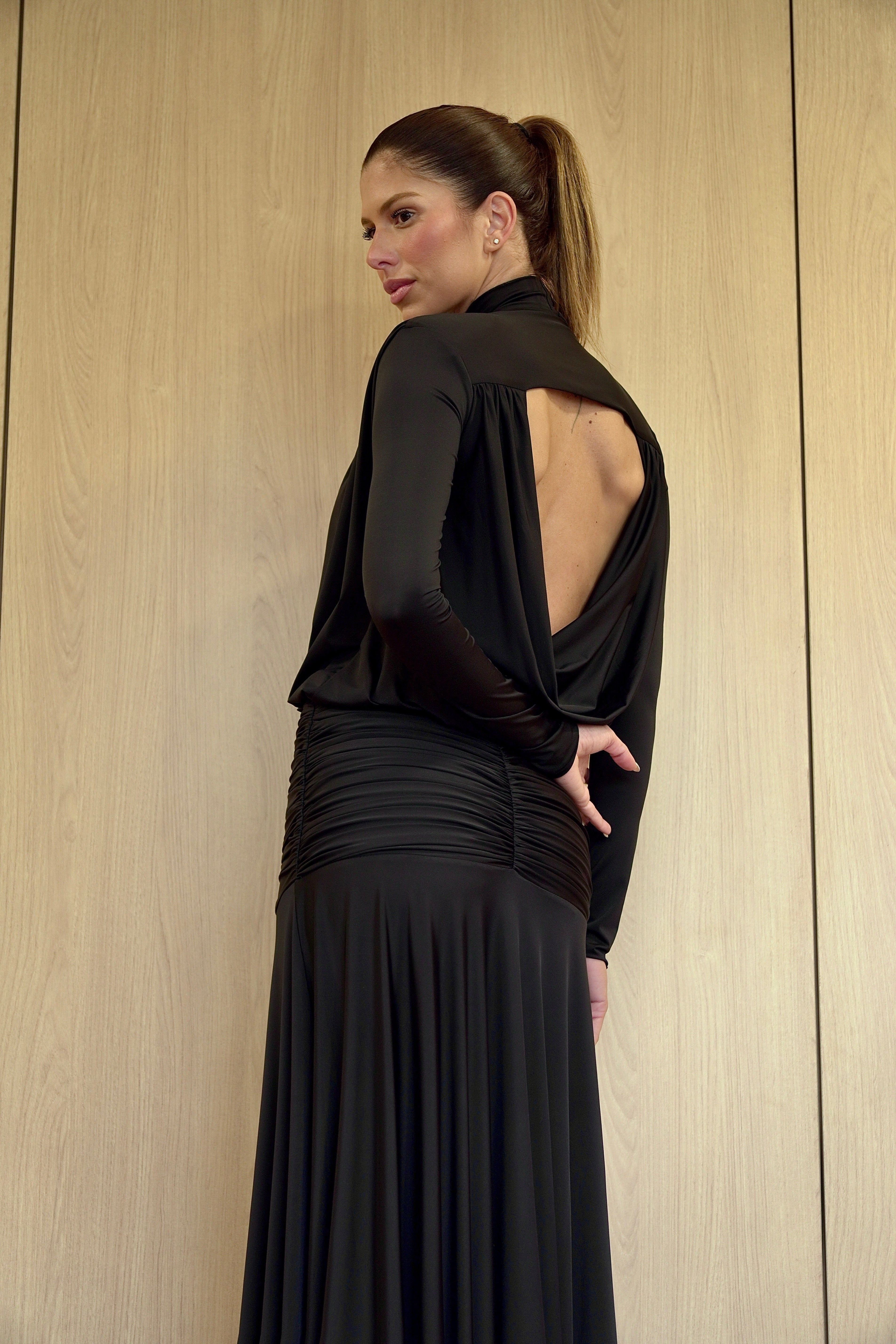 Vestido de Malha Decote Degagê Costas
