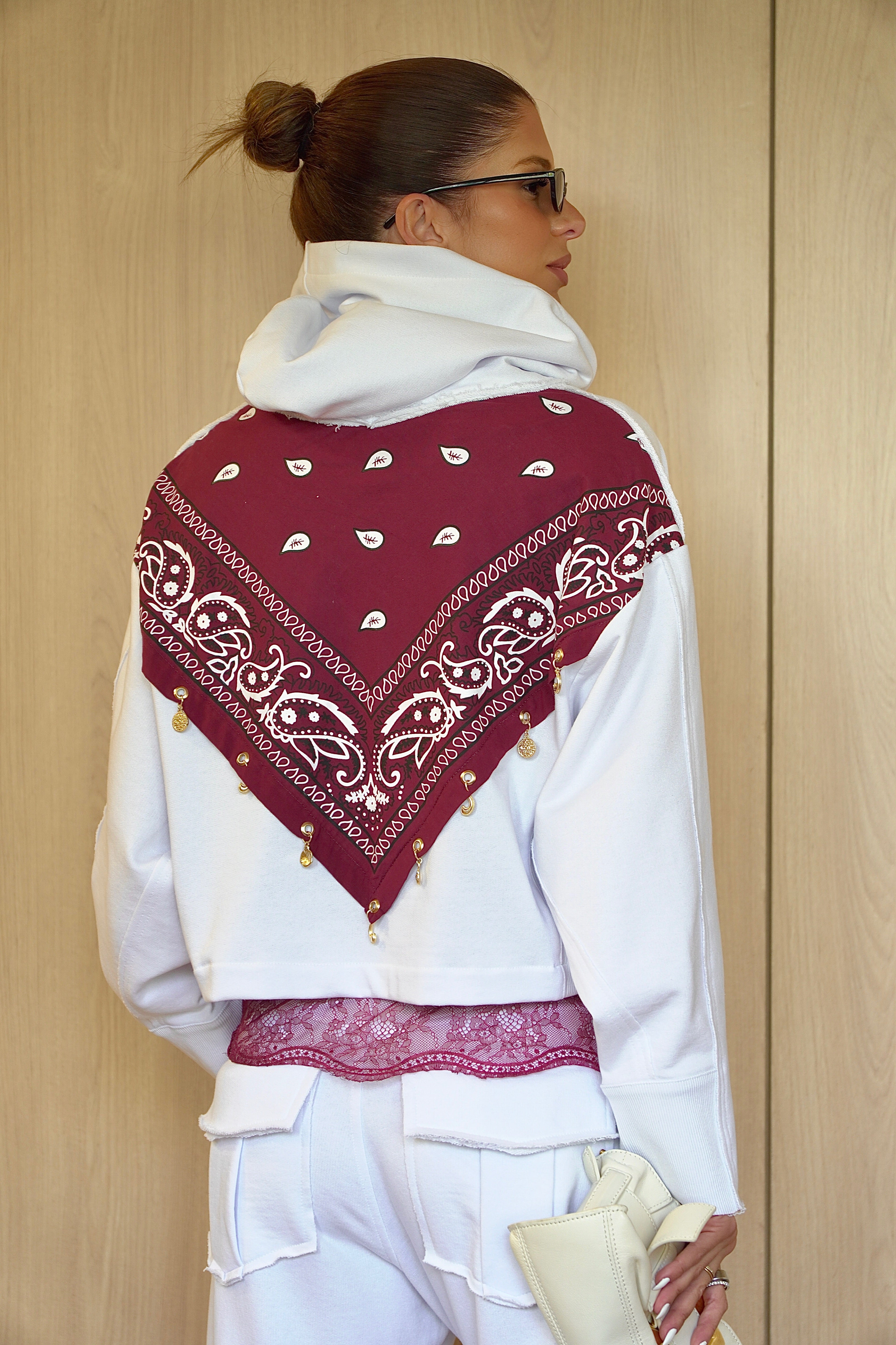 Conjunto Moletom de Capuz Bandana Costas com Berloques