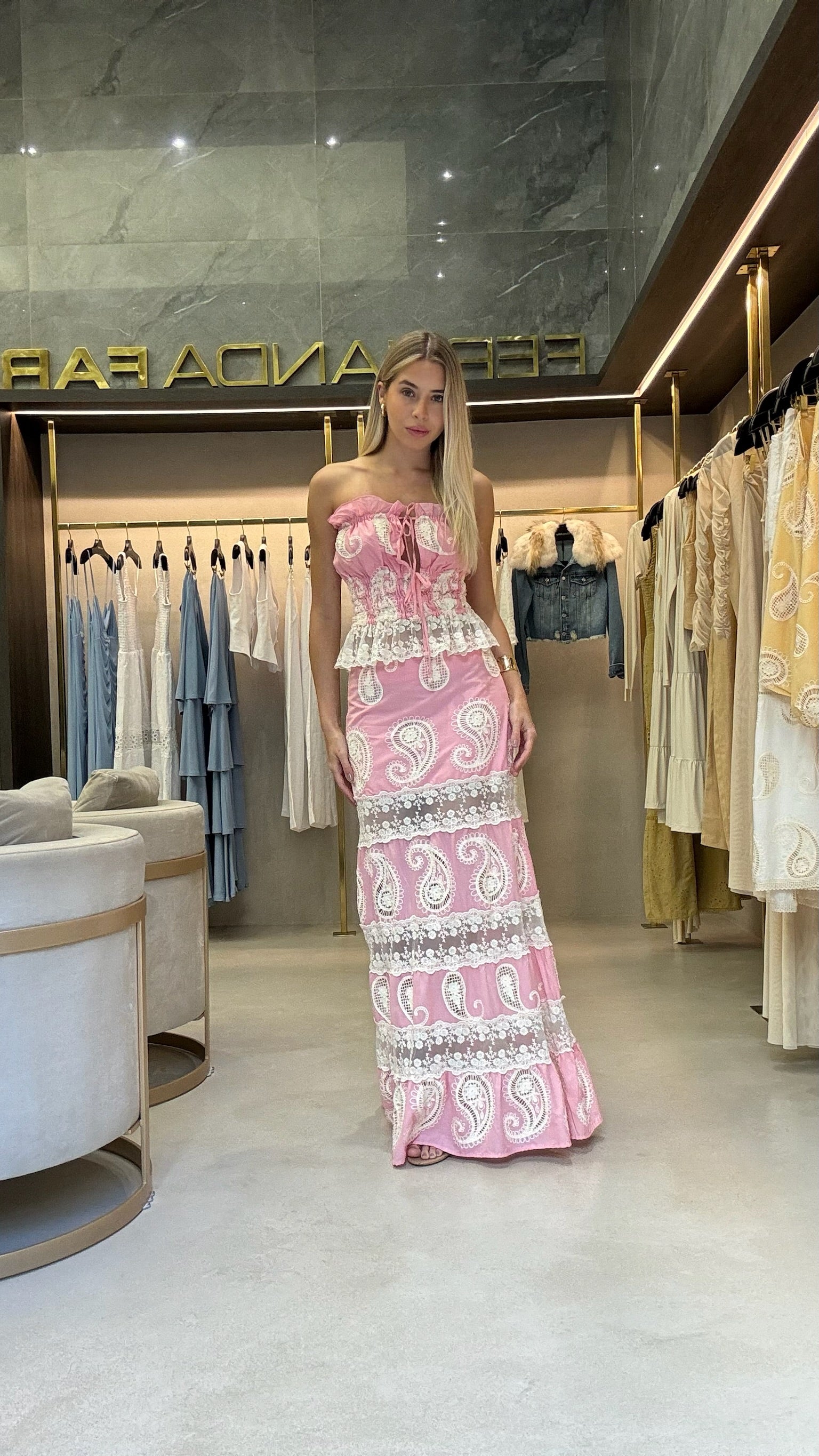 Conjunto  Top E Saia Longa Em Laise Com Entremeio De Renda Em Tule