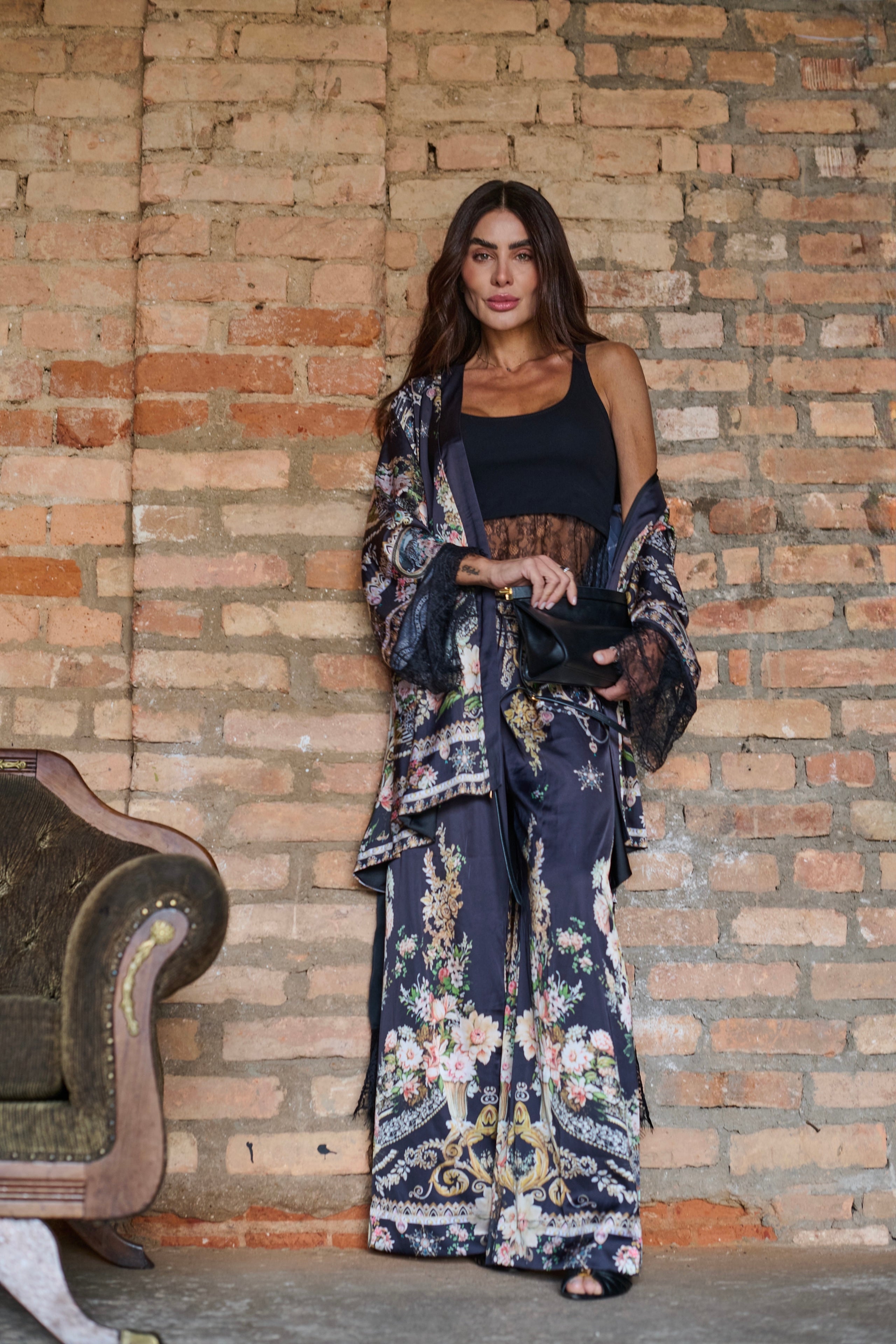 Conjunto Calça e Kimono com Barrado em Renda e Estampa Exclusiva