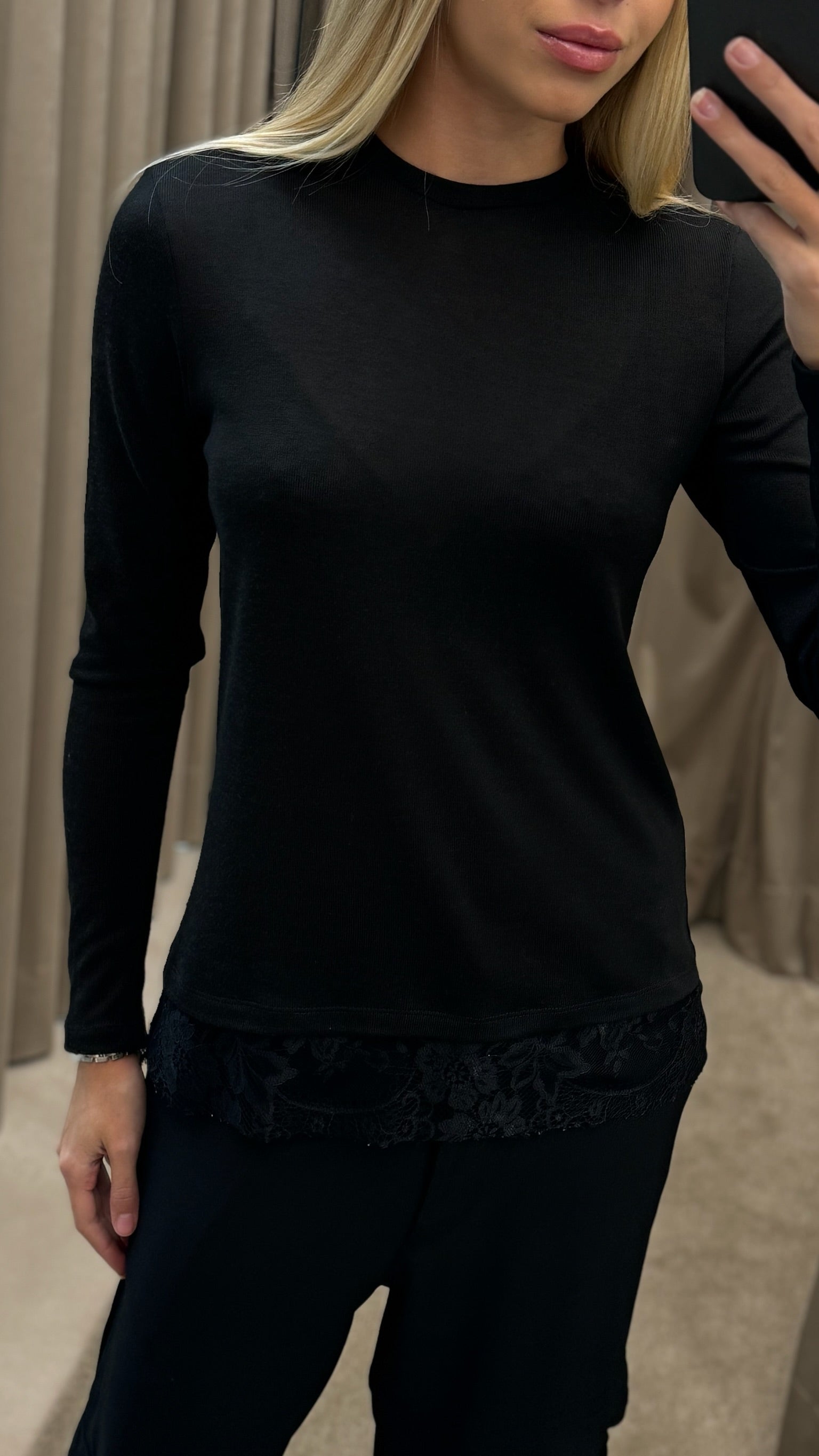 Blusa Manga Longa Com Barra Em Renda