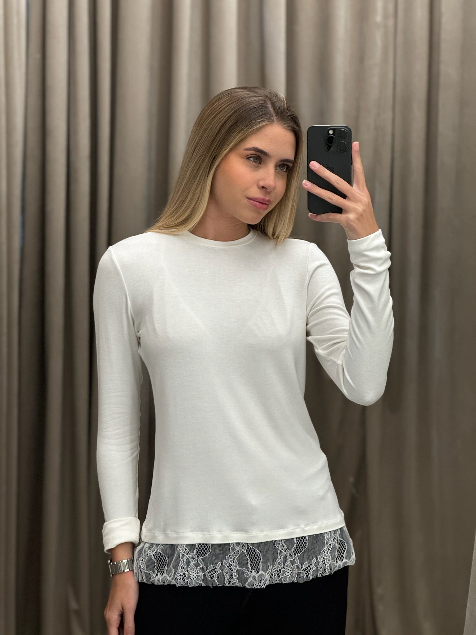Blusa Manga Longa Com Barra Em Renda