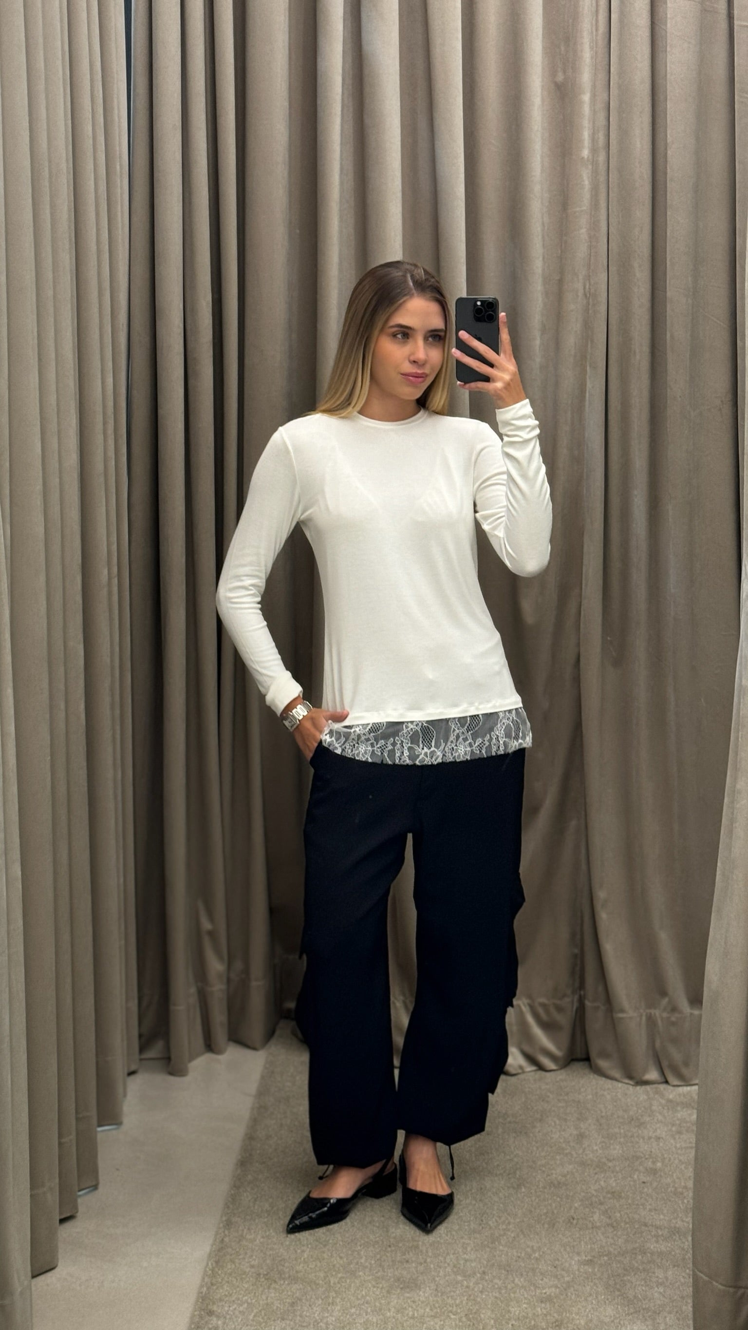 Blusa Manga Longa Com Barra Em Renda