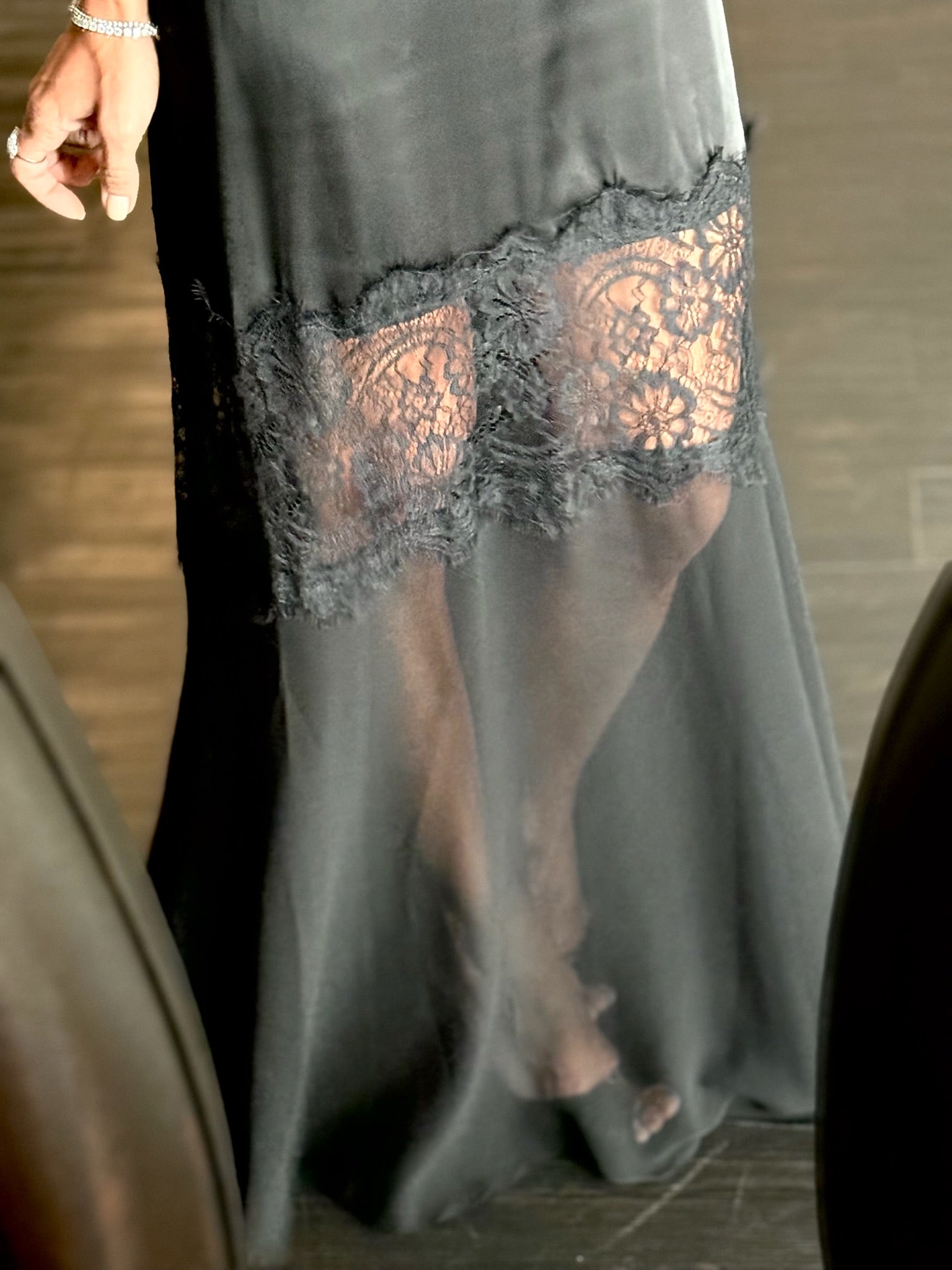 Vestido De Cetim Com Entremeios Em Renda