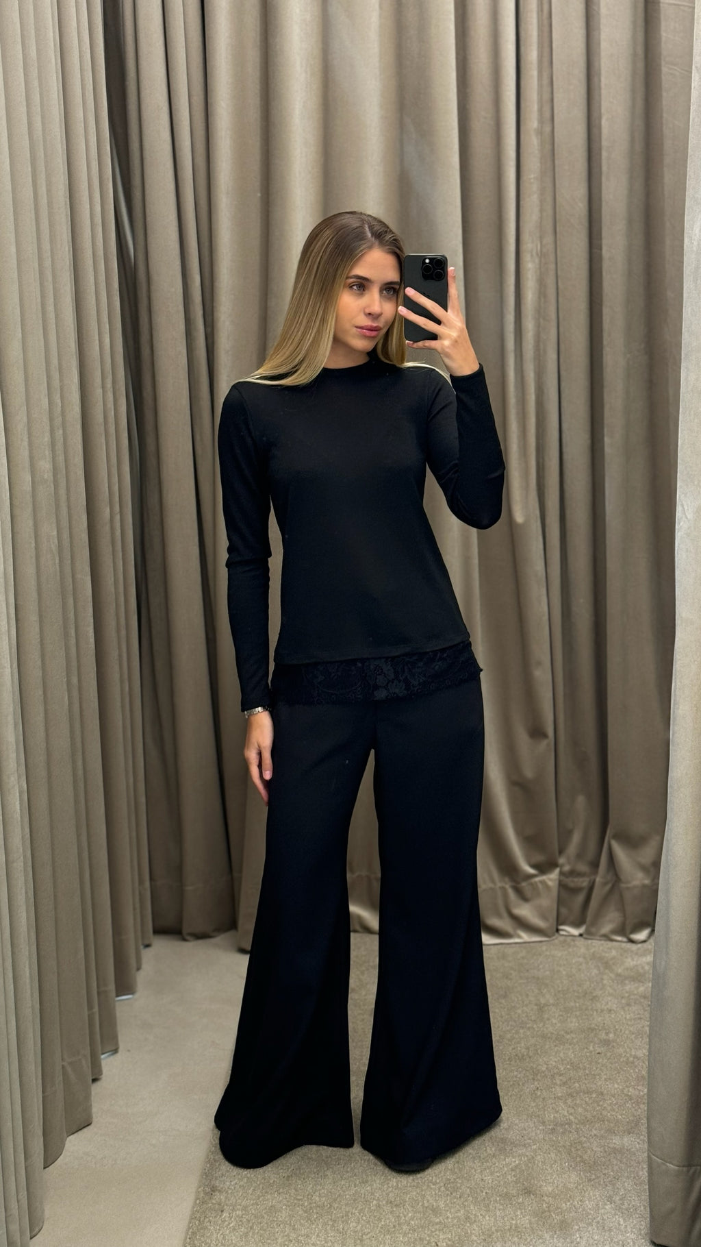 Blusa Manga Longa Com Barra Em Renda